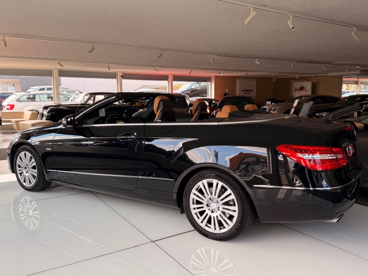 MERCEDES-BENZ E 350 CGI BlueEfficiency 7G-Tronic-image-6