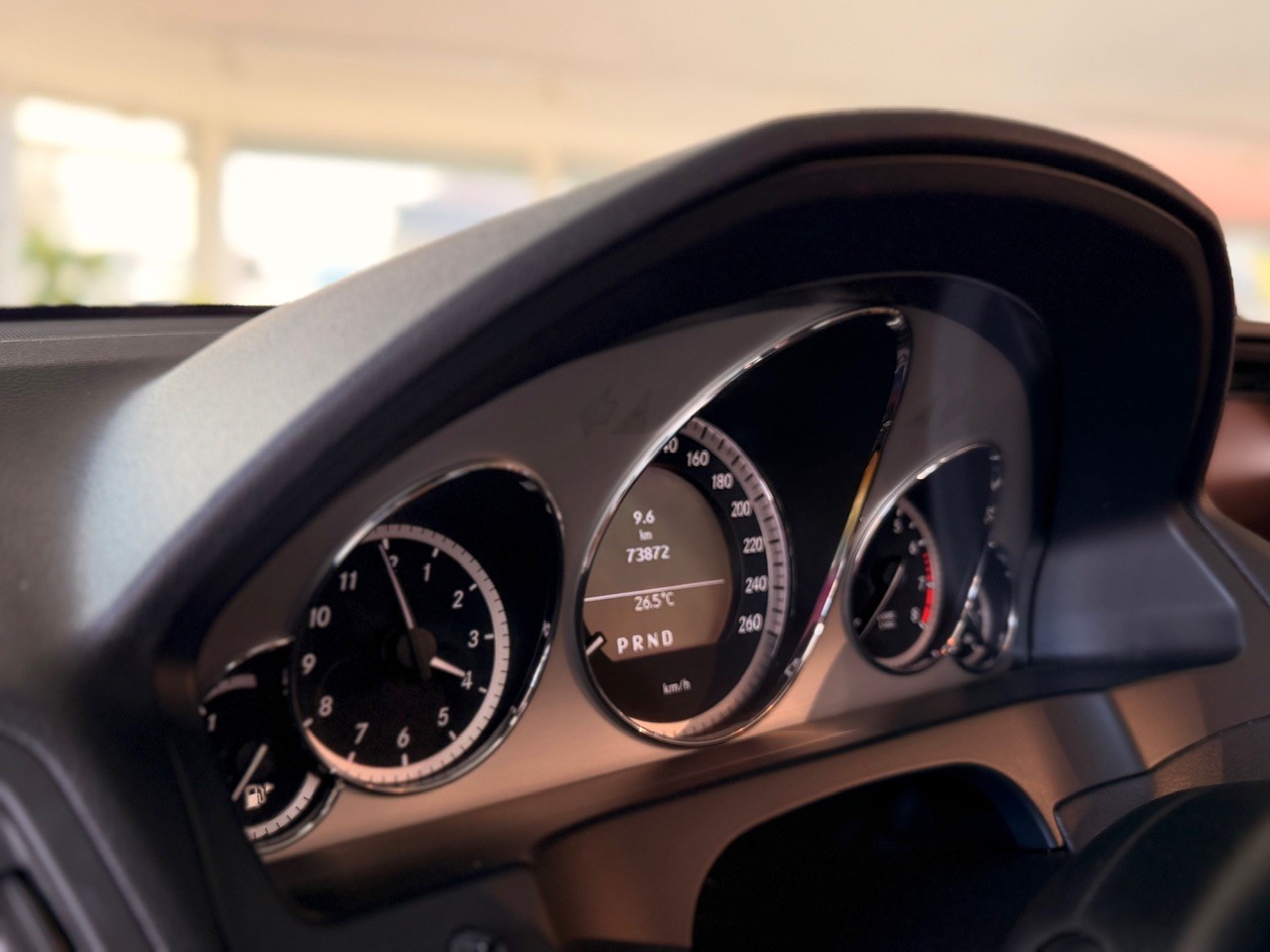 MERCEDES-BENZ E 350 CGI BlueEfficiency 7G-Tronic-image-12