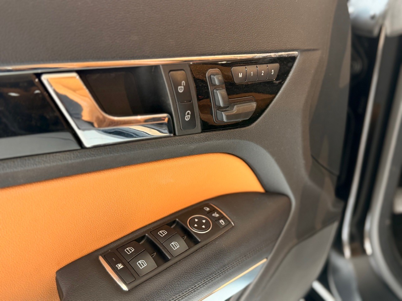 MERCEDES-BENZ E 350 CGI BlueEfficiency 7G-Tronic-image-10