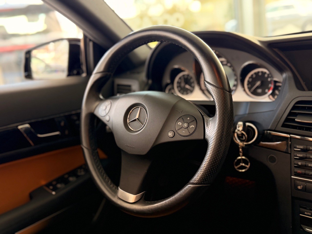 MERCEDES-BENZ E 350 CGI BlueEfficiency 7G-Tronic-image-20