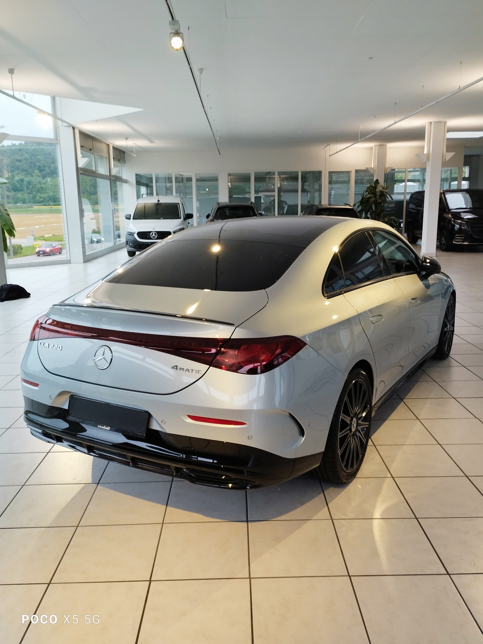 MERCEDES-BENZ CLA 220 4MATIC-image-4