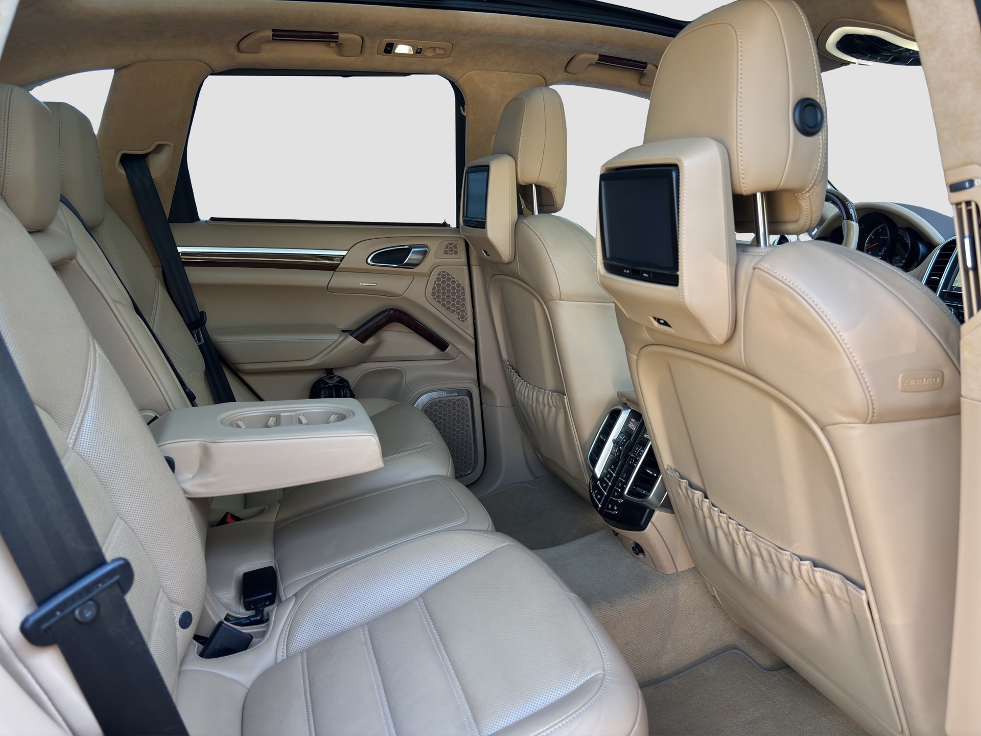 PORSCHE Cayenne Turbo-image-15