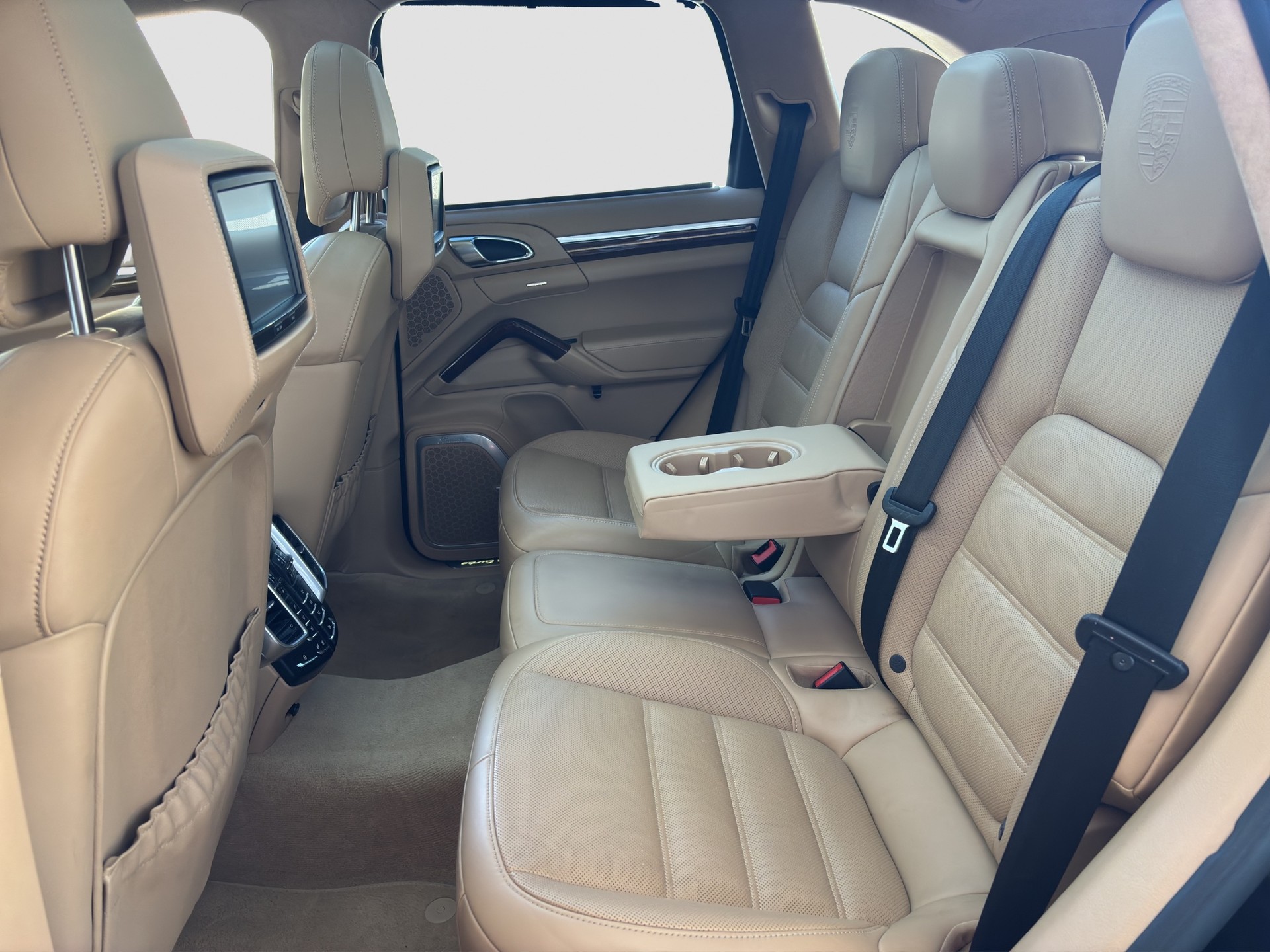 PORSCHE Cayenne Turbo-image-16