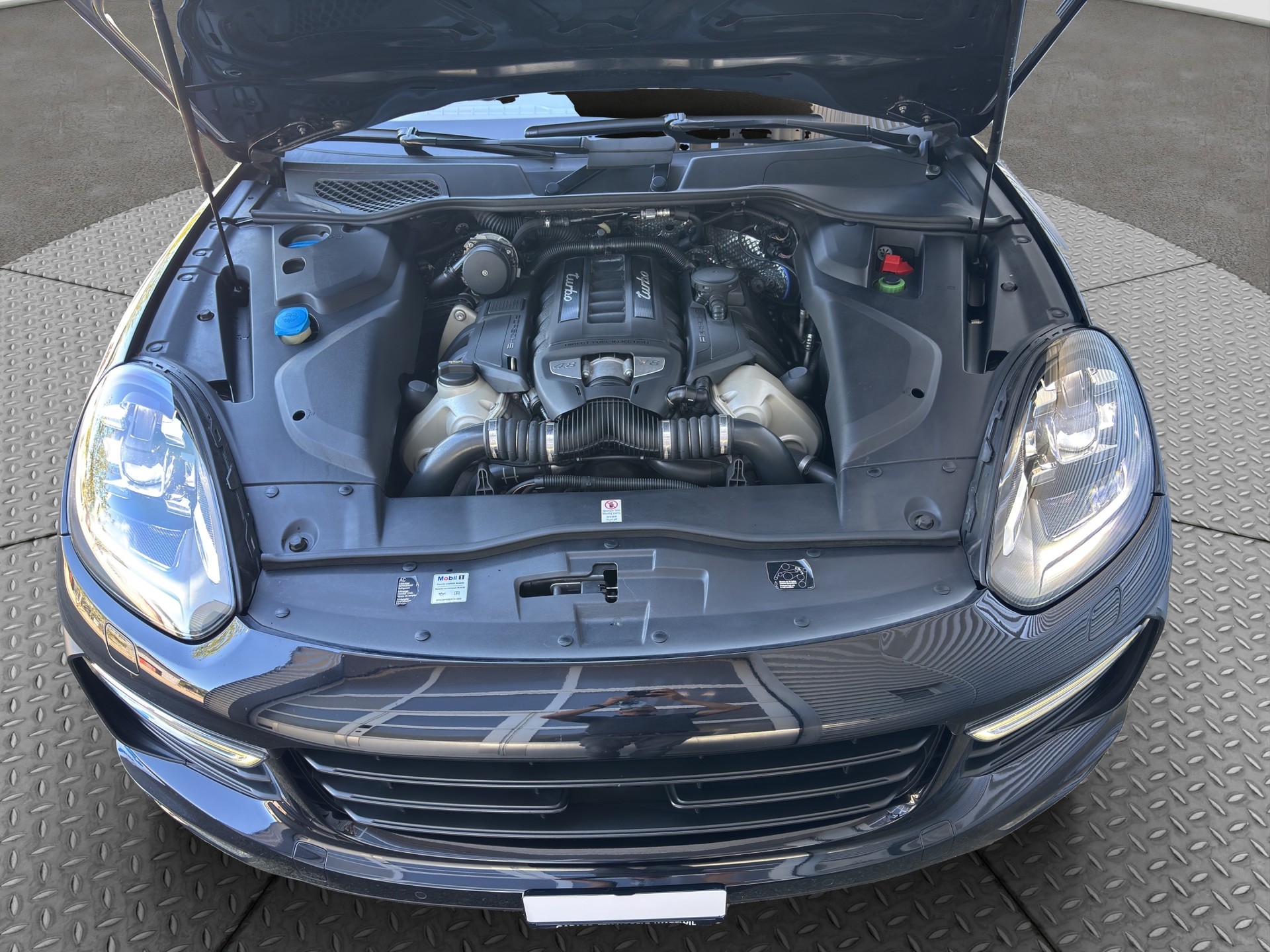 PORSCHE Cayenne Turbo-image-27