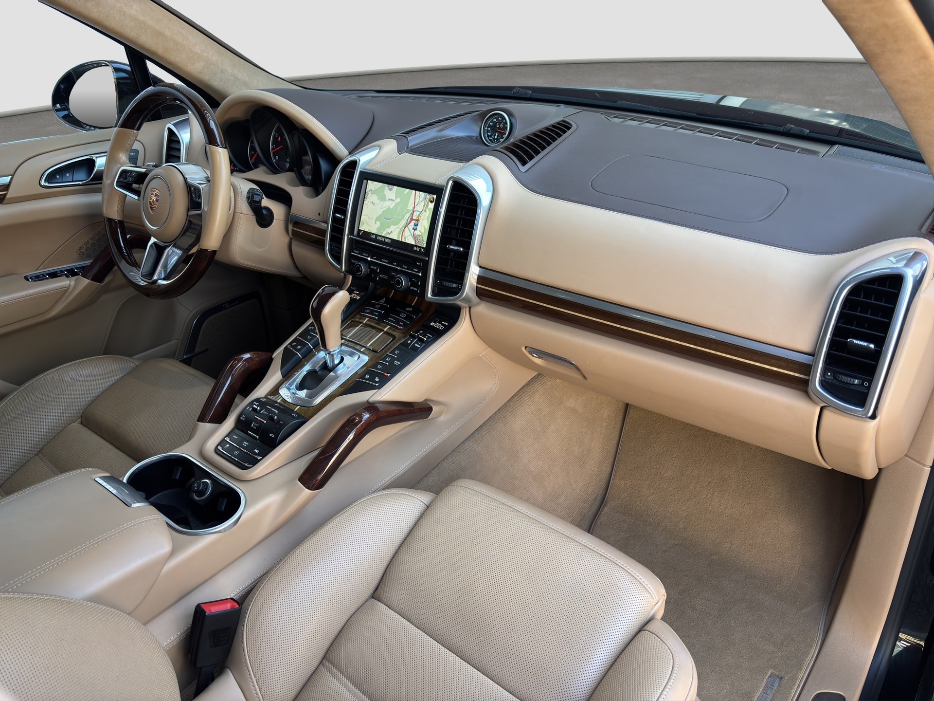 PORSCHE Cayenne Turbo-image-13
