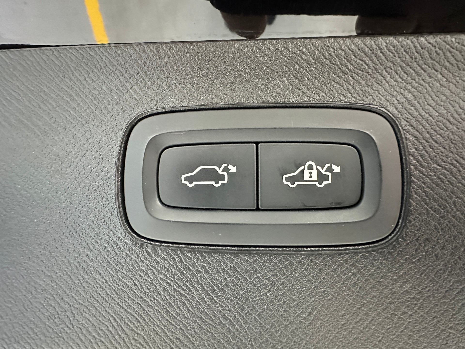 VOLVO XC90 T8 eAWD PluginHybrid Ultra Dark Geartronic-image-12
