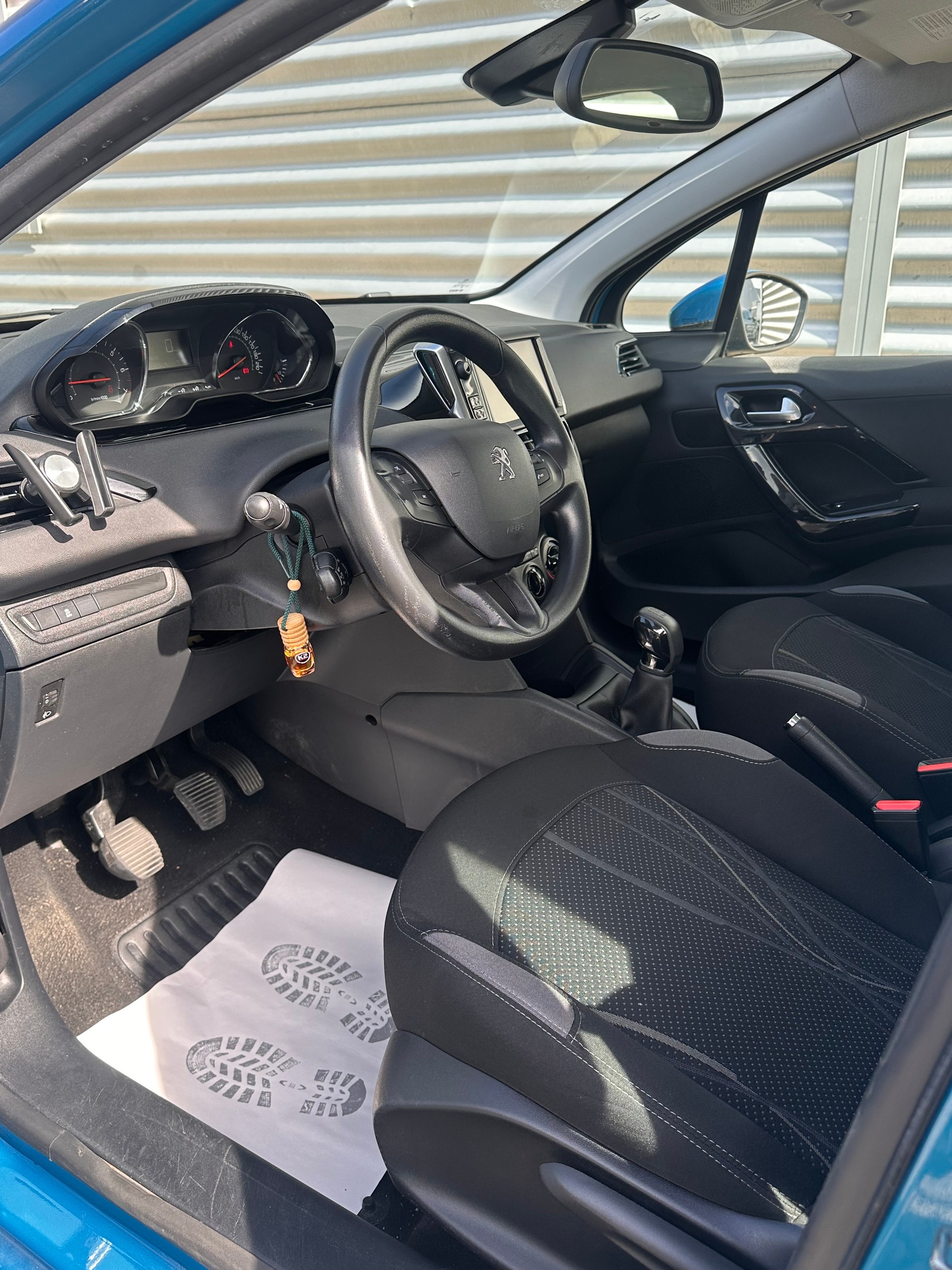 PEUGEOT 208 1.2 VTI Active-image-7