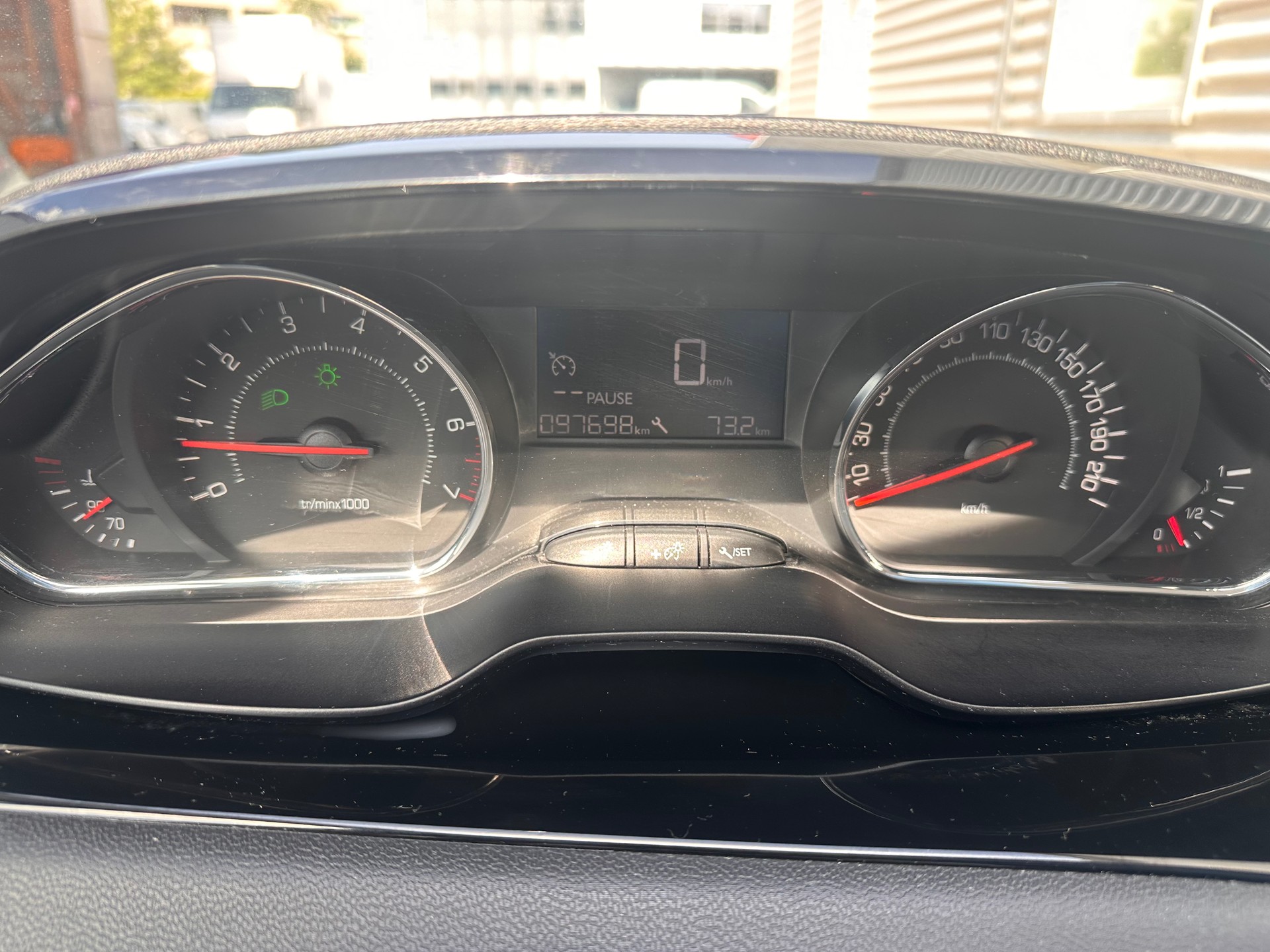 PEUGEOT 208 1.2 VTI Active-image-15