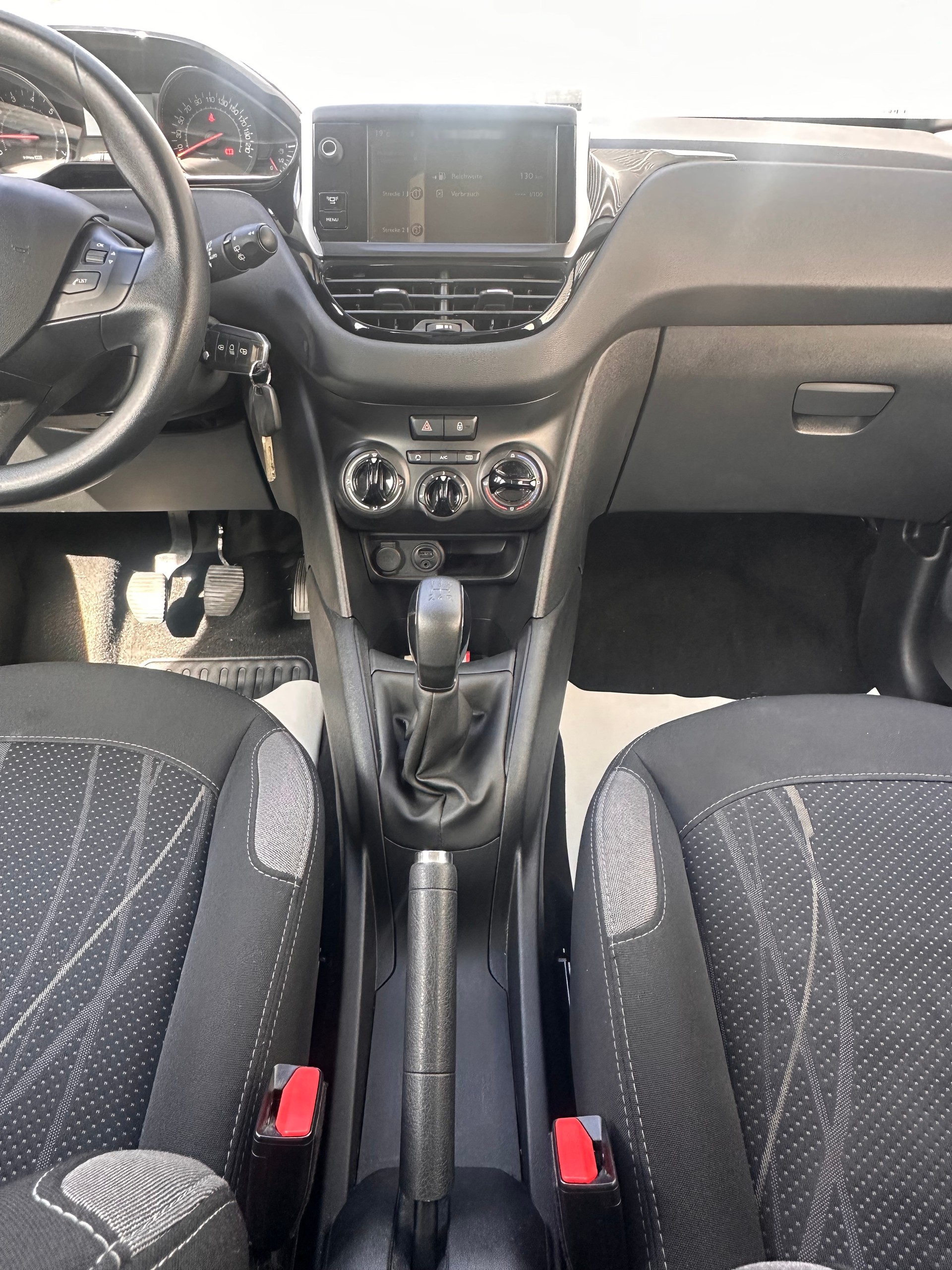 PEUGEOT 208 1.2 VTI Active-image-11