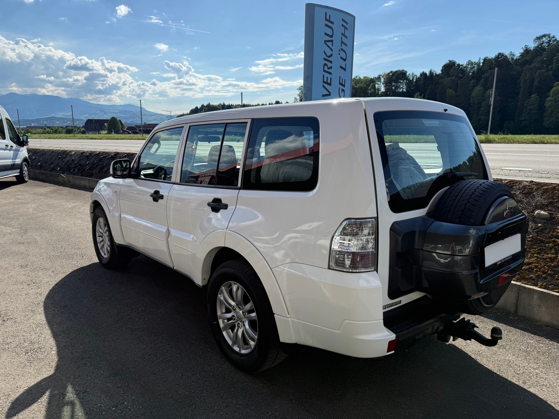 MITSUBISHI Pajero 3.2 DI-D Value Automatic-image-1