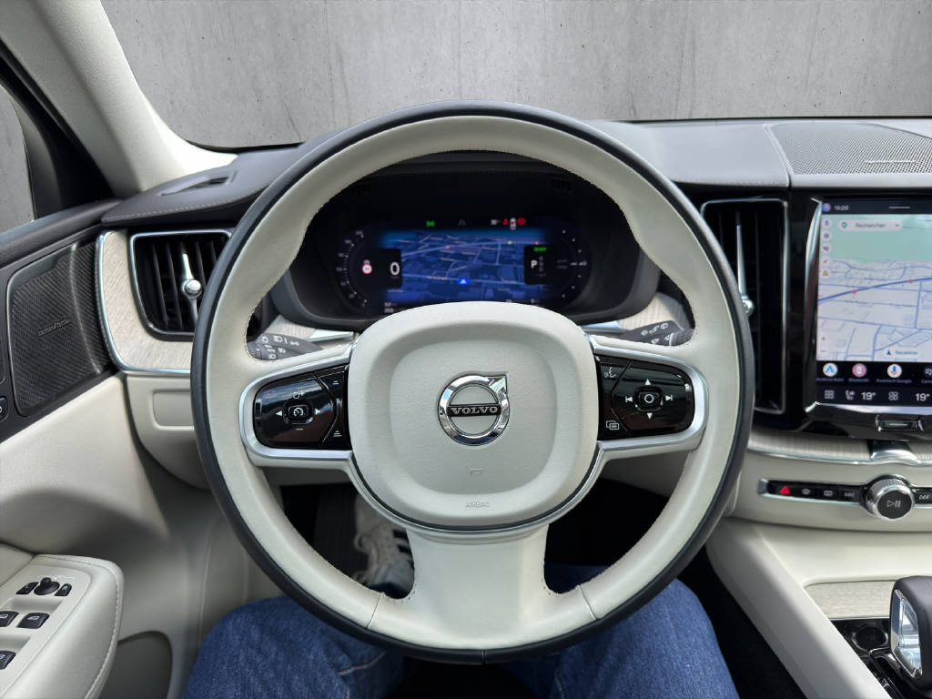 VOLVO XC60 2.0 T6 TE Ultimate Dark eAWD-image-9