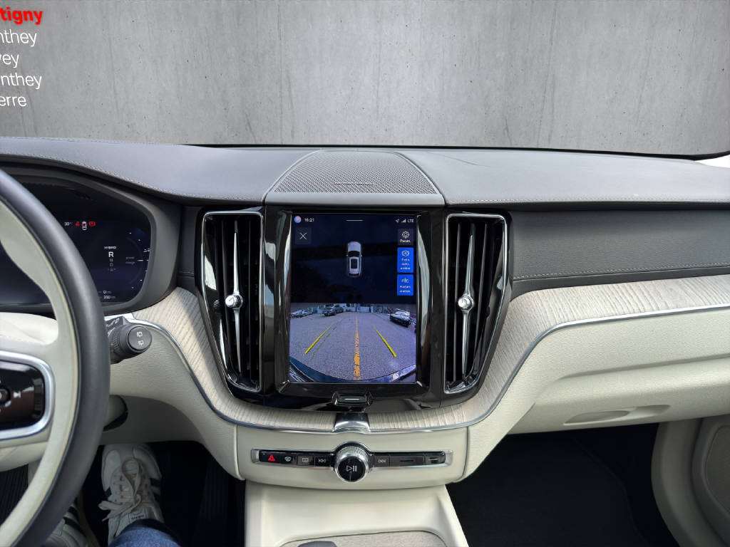 VOLVO XC60 2.0 T6 TE Ultimate Dark eAWD-image-12