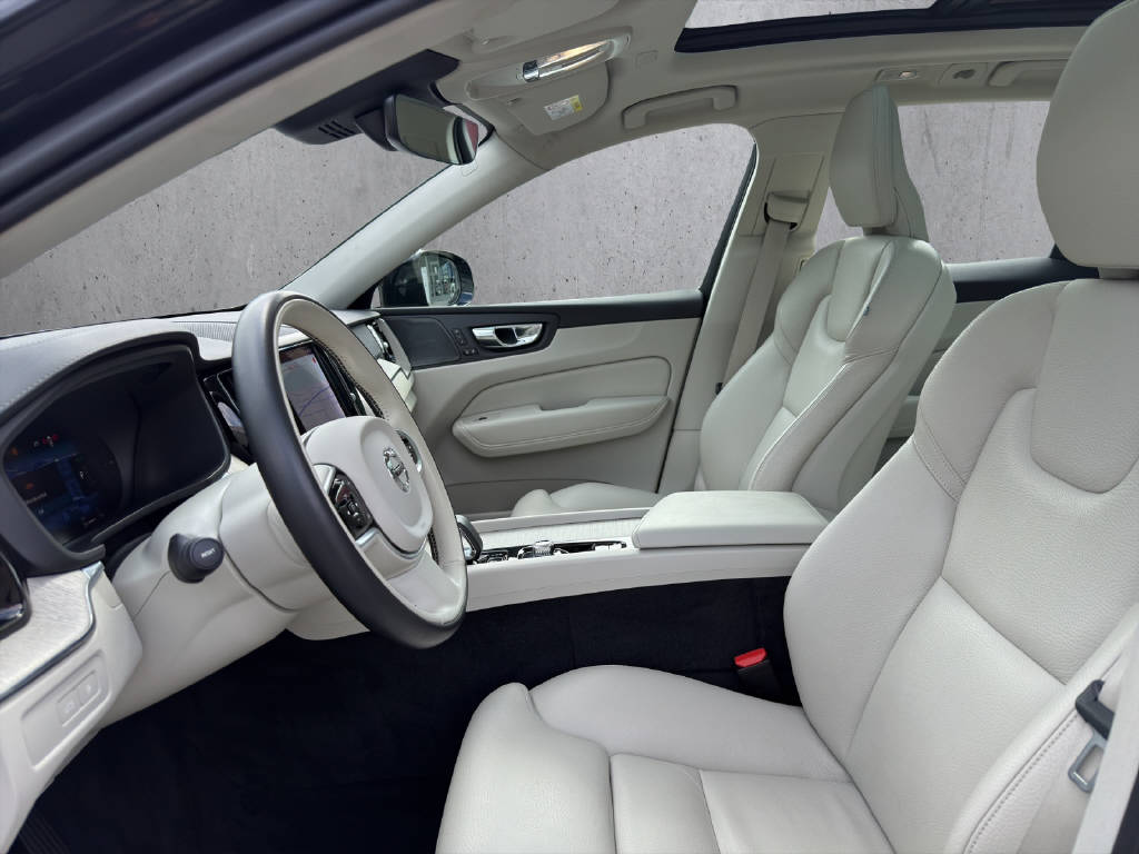 VOLVO XC60 2.0 T6 TE Ultimate Dark eAWD-image-8