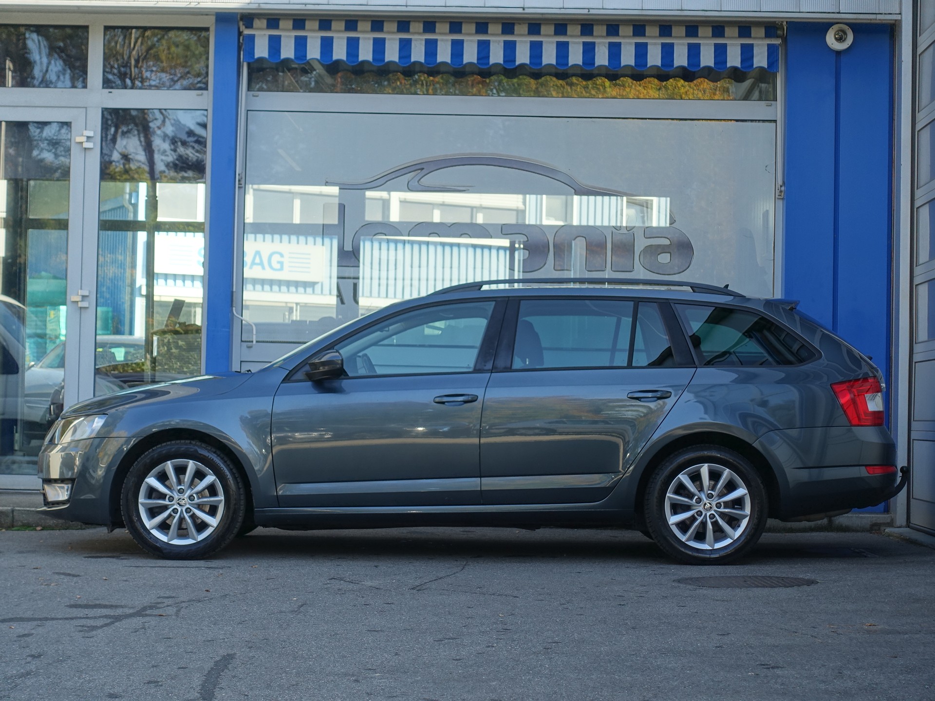 SKODA Octavia Combi 1.6 TDI Ambition 4x4-image-6