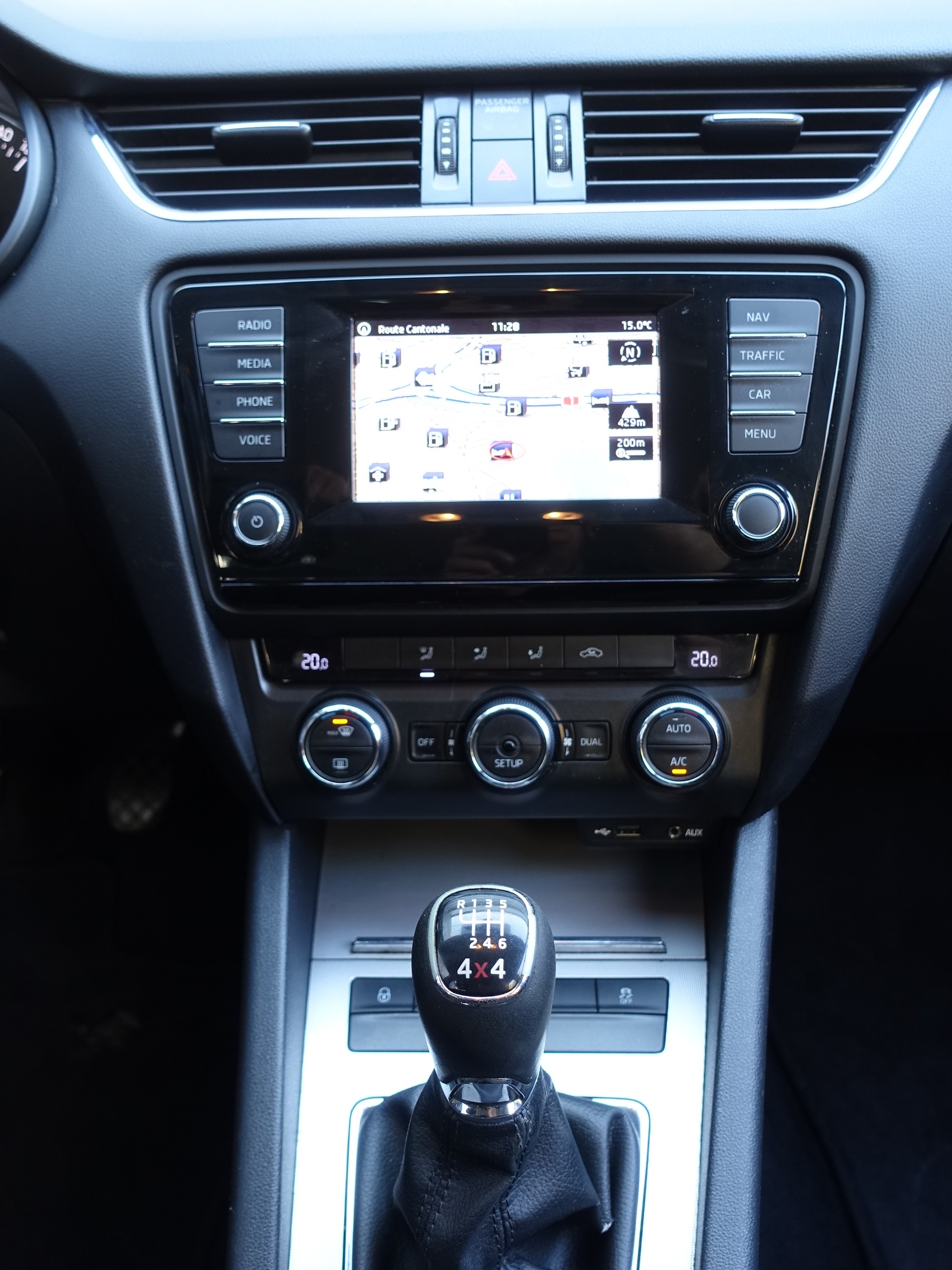SKODA Octavia Combi 1.6 TDI Ambition 4x4-image-12