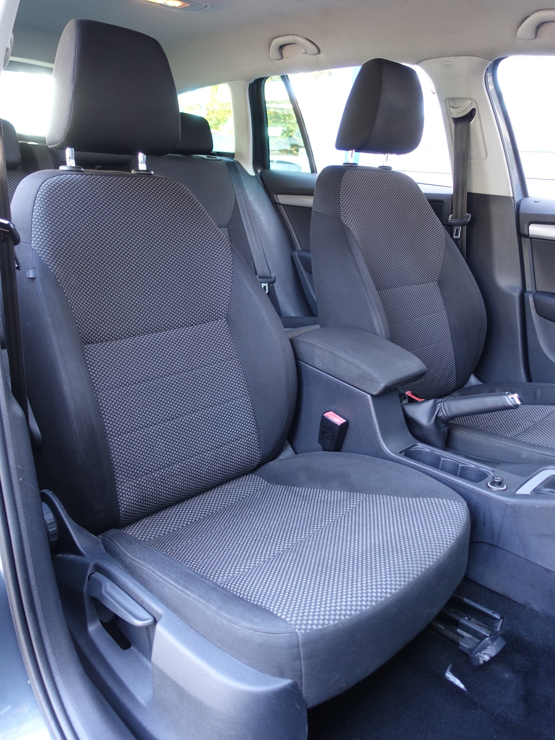 SKODA Octavia Combi 1.6 TDI Ambition 4x4-image-9