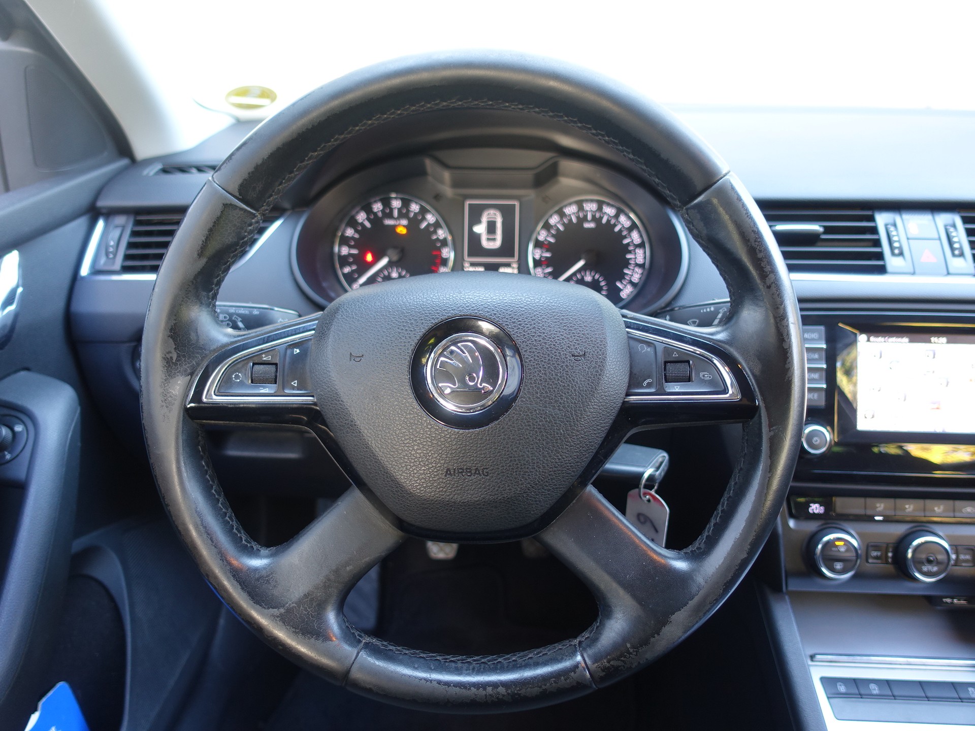 SKODA Octavia Combi 1.6 TDI Ambition 4x4-image-11