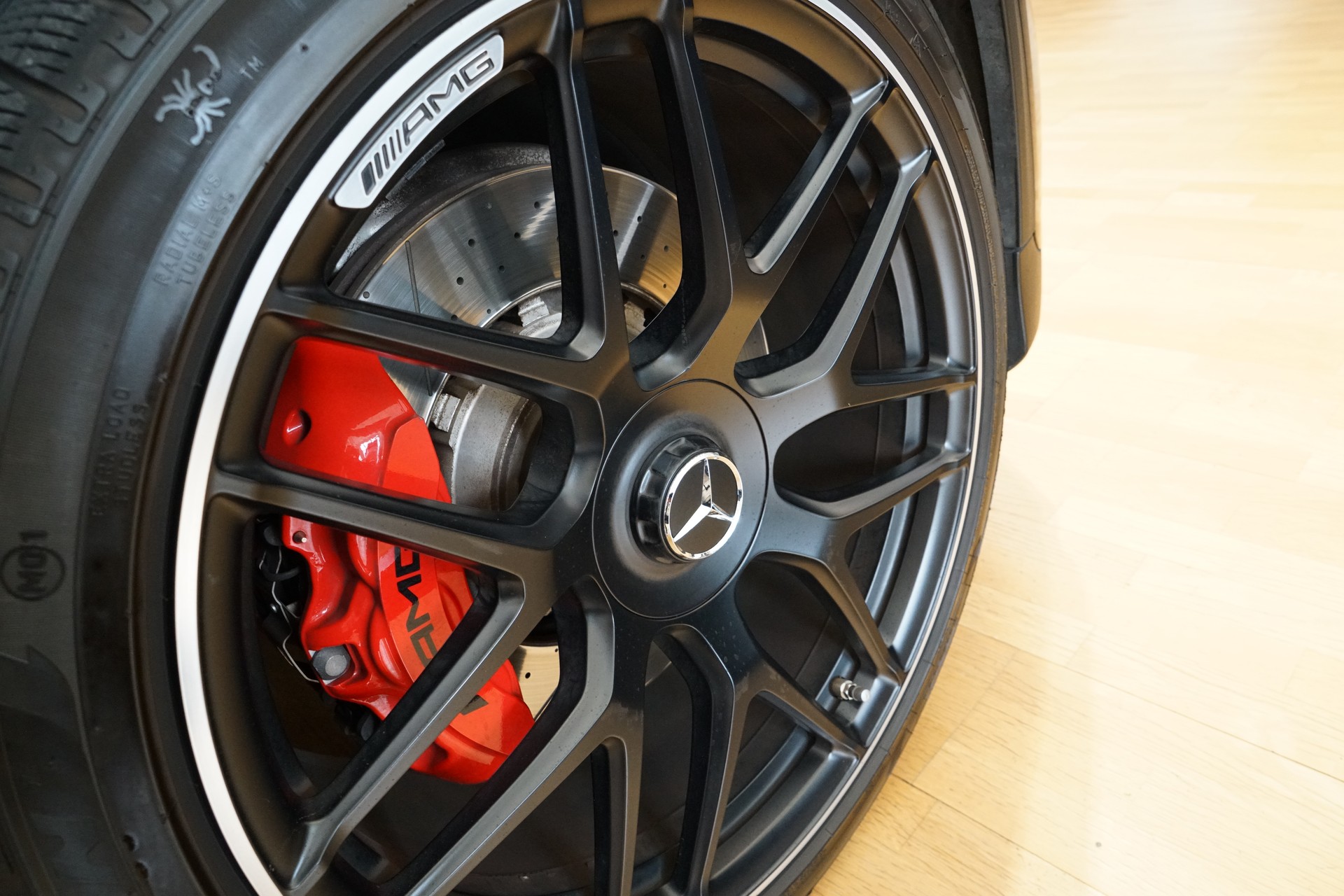 MERCEDES-BENZ GLC 63 S AMG 4Matic 9G-Tronic-showroom-element-3