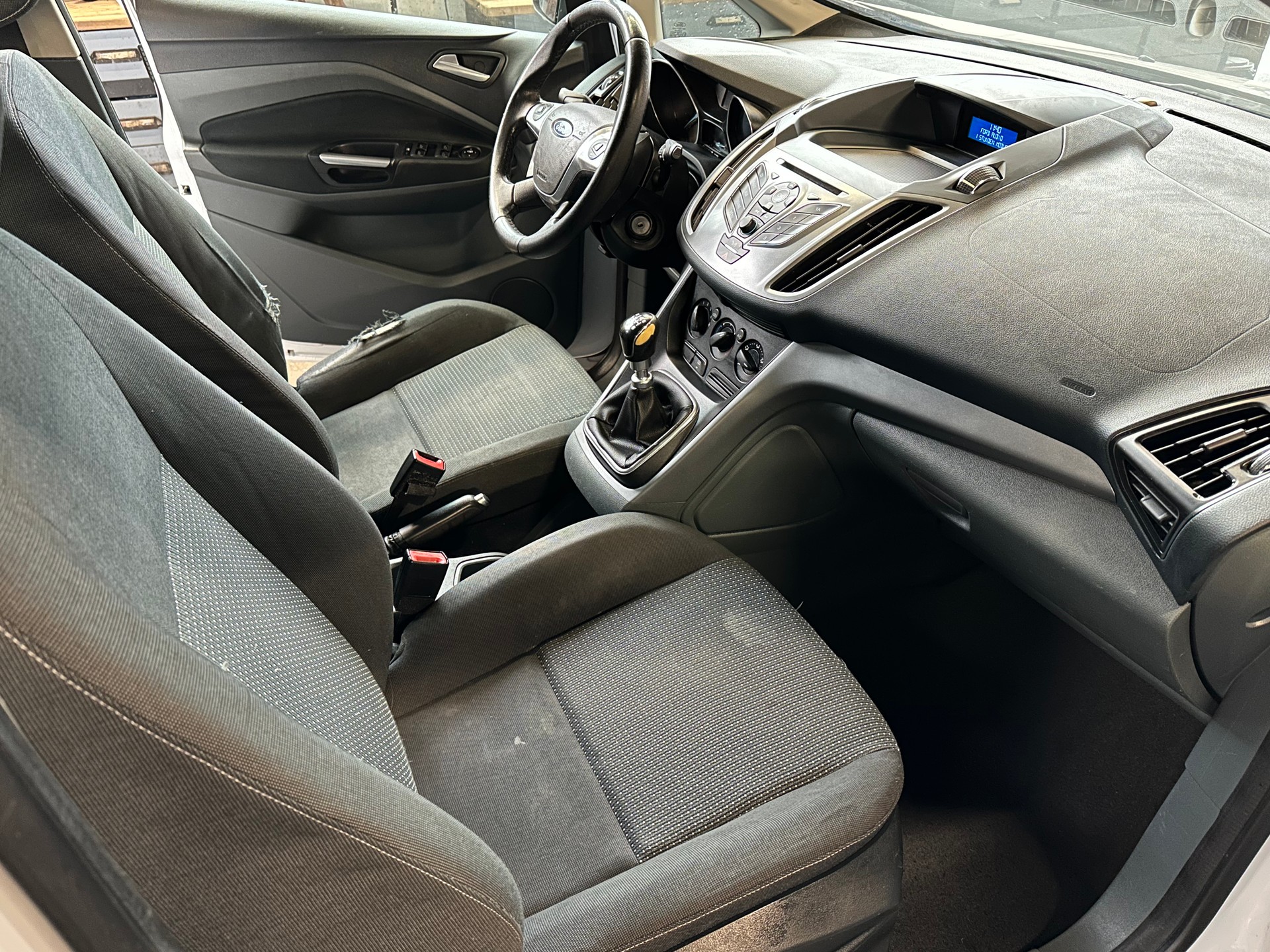 FORD C-Max 1.6 SCTi Titanium-image-8
