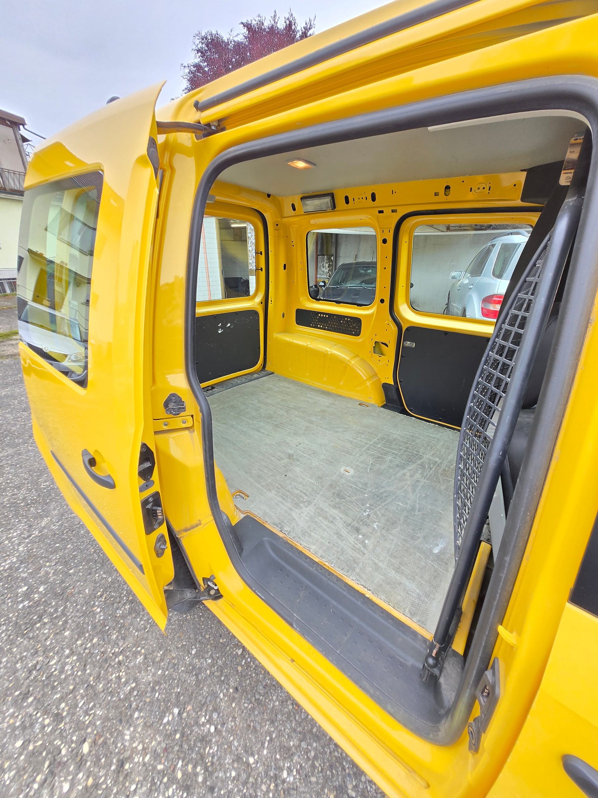 VW Lieferwagen-image-11