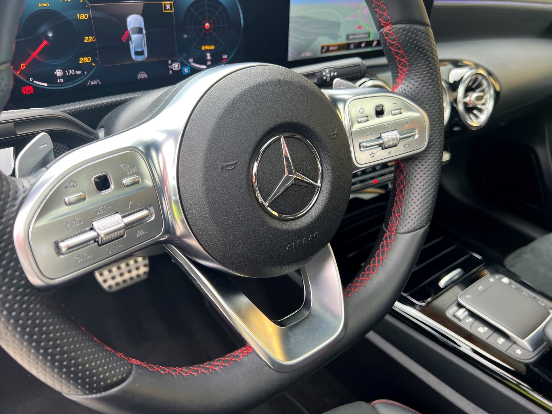 MERCEDES-BENZ A 220 AMG Line 7G-DCT 4Matic-image-22