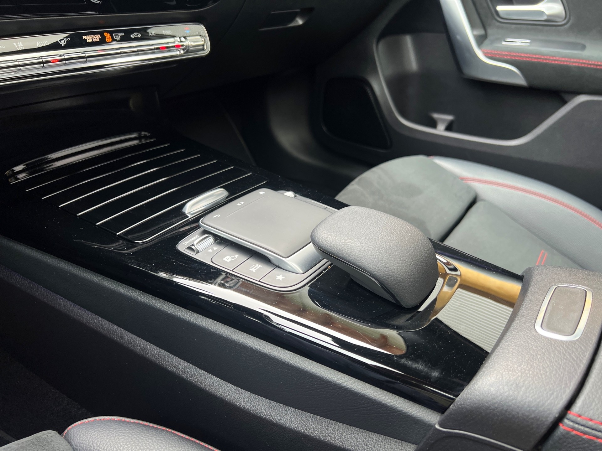 MERCEDES-BENZ A 220 AMG Line 7G-DCT 4Matic-image-20