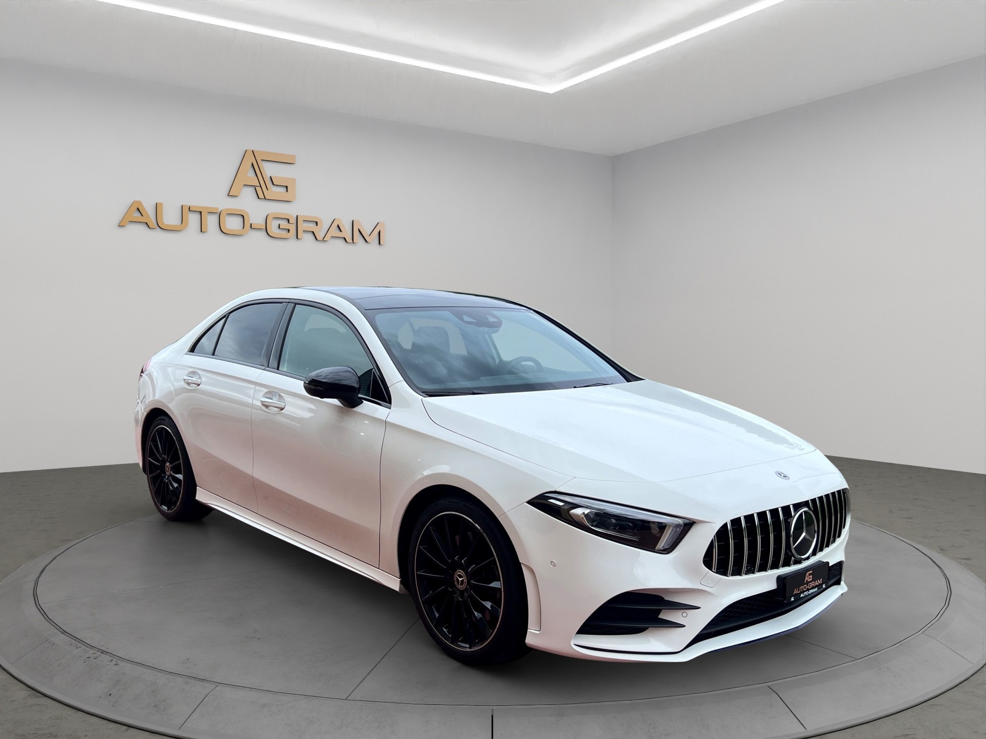 MERCEDES-BENZ A 220 AMG Line 7G-DCT 4Matic-image-6
