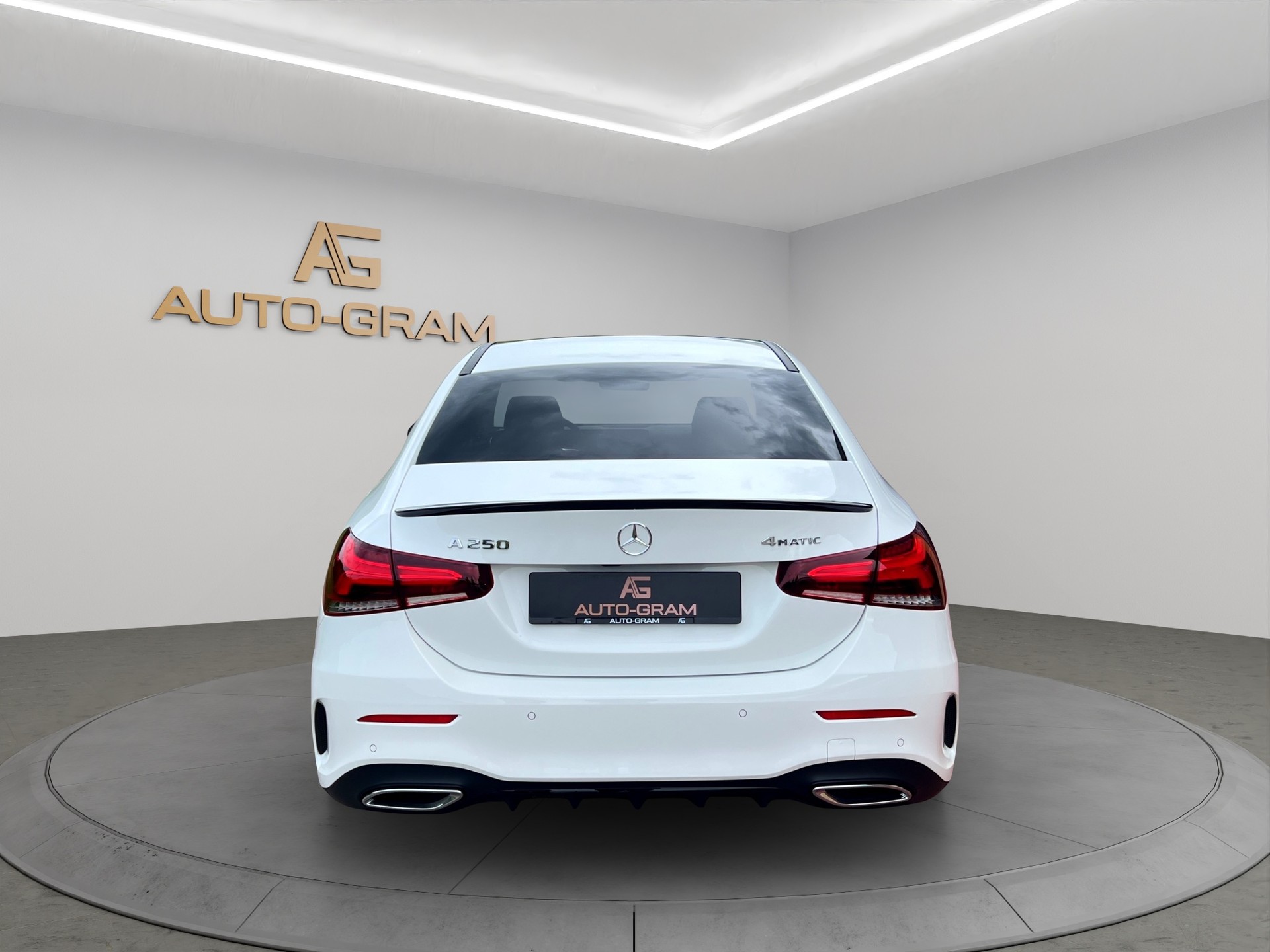 MERCEDES-BENZ A 220 AMG Line 7G-DCT 4Matic-image-3