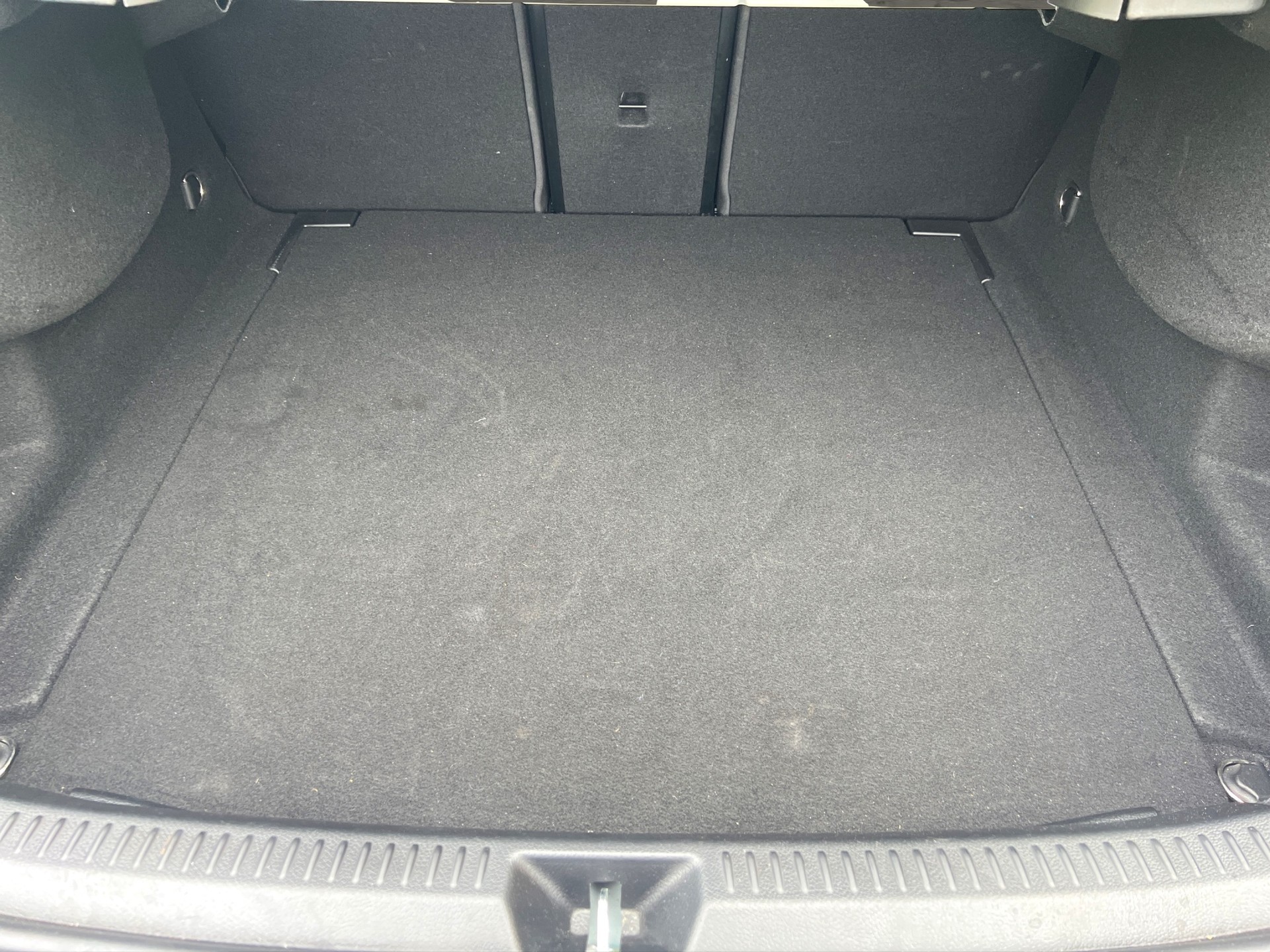 MERCEDES-BENZ A 220 AMG Line 7G-DCT 4Matic-image-26