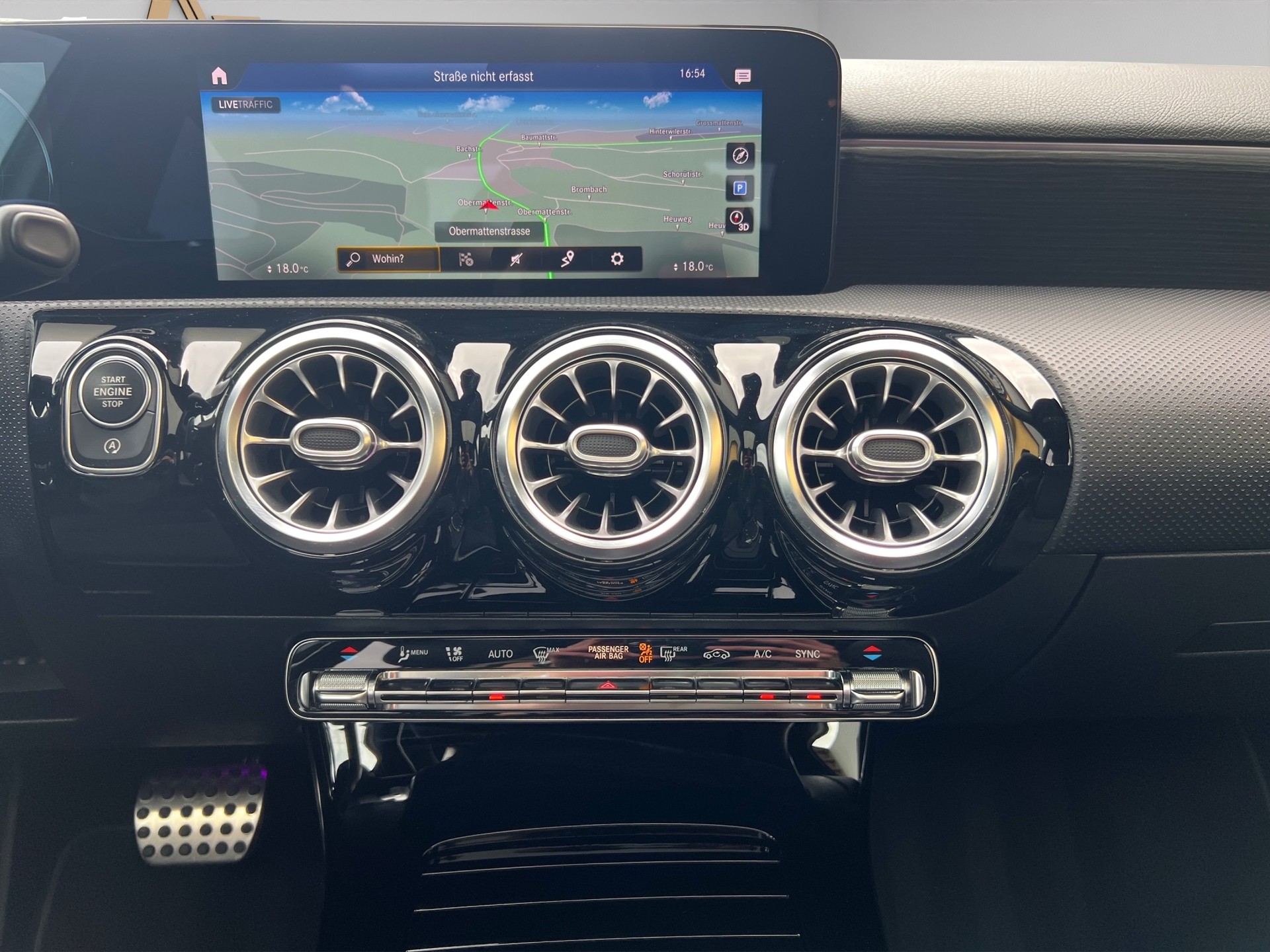 MERCEDES-BENZ A 220 AMG Line 7G-DCT 4Matic-image-17