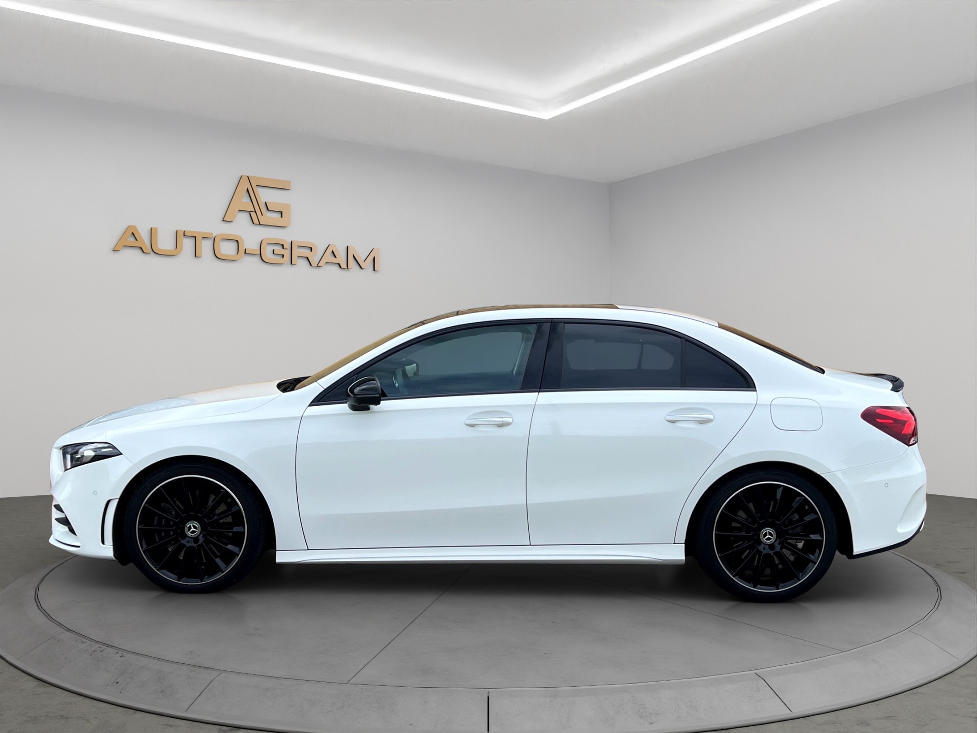 MERCEDES-BENZ A 220 AMG Line 7G-DCT 4Matic-image-1