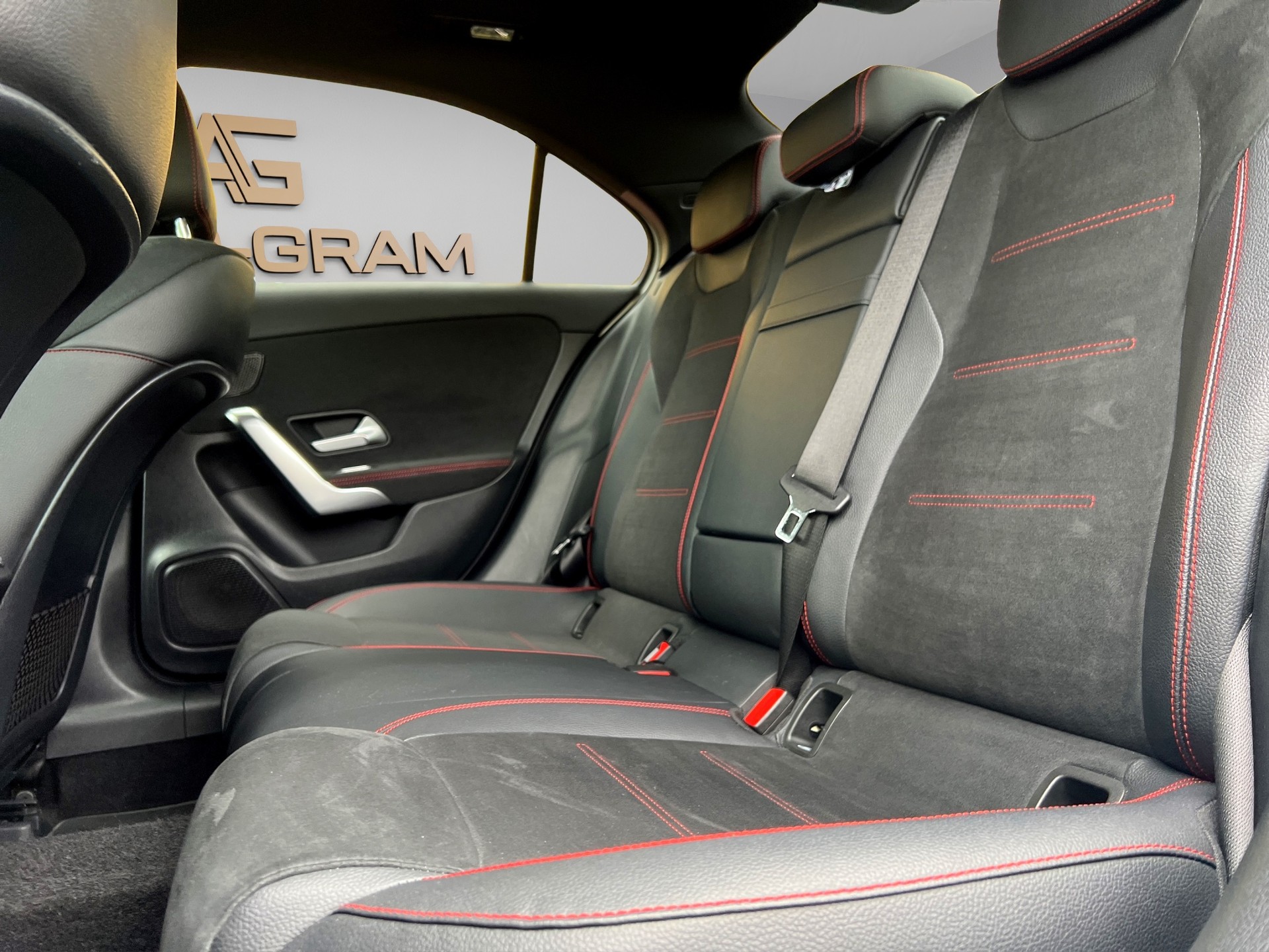 MERCEDES-BENZ A 220 AMG Line 7G-DCT 4Matic-image-13