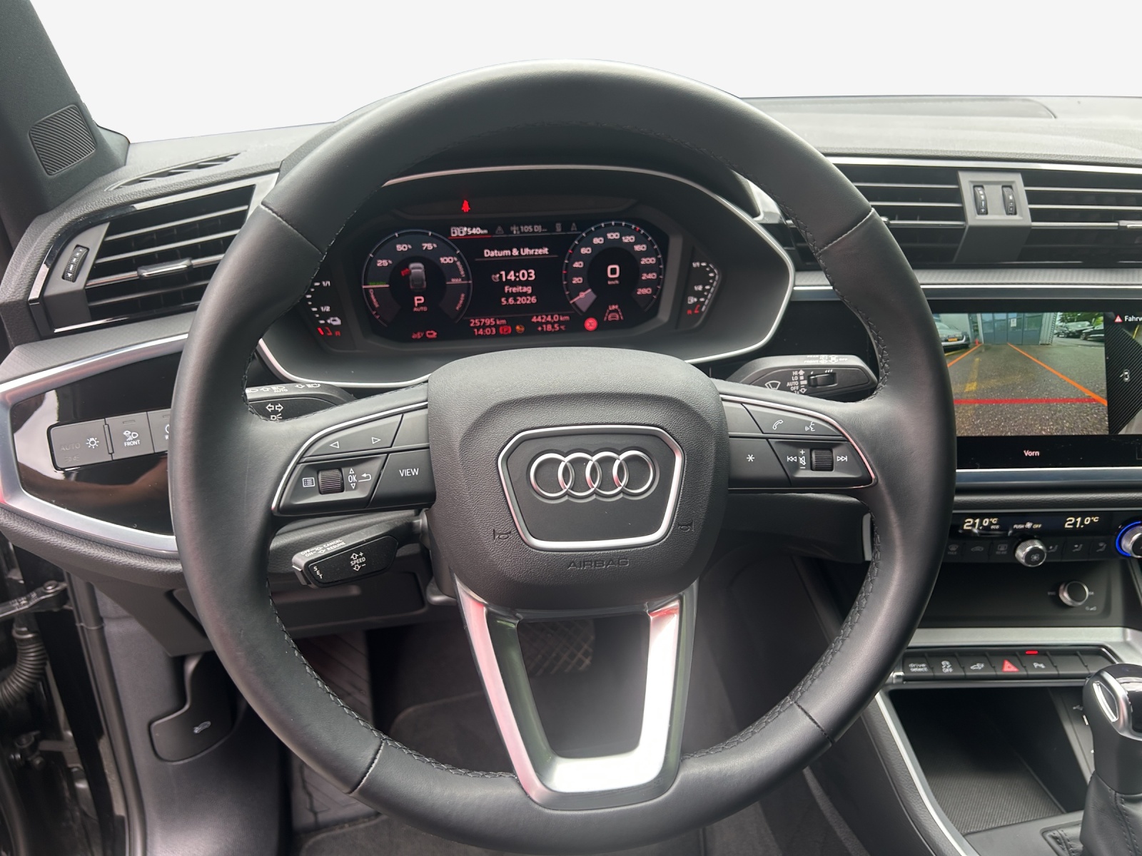 AUDI Q3 Sportback 45 TFSI e S line S-tronic-image-9