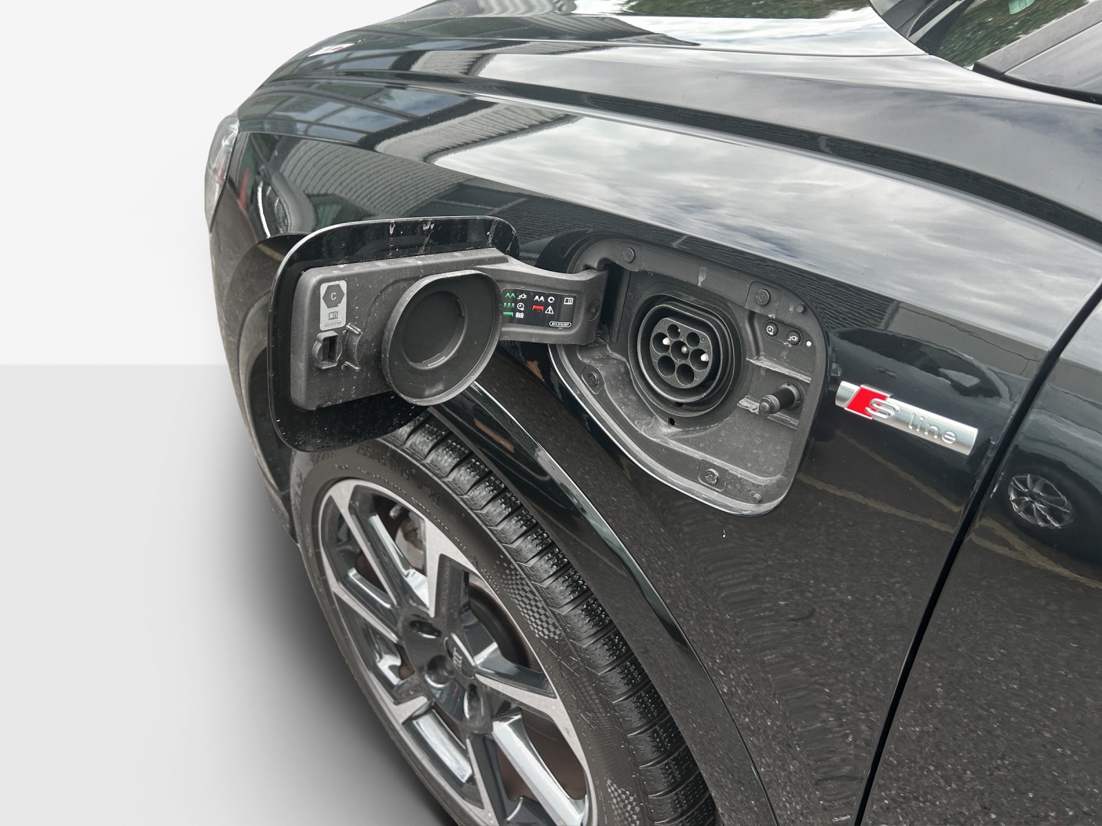 AUDI Q3 Sportback 45 TFSI e S line S-tronic-image-13