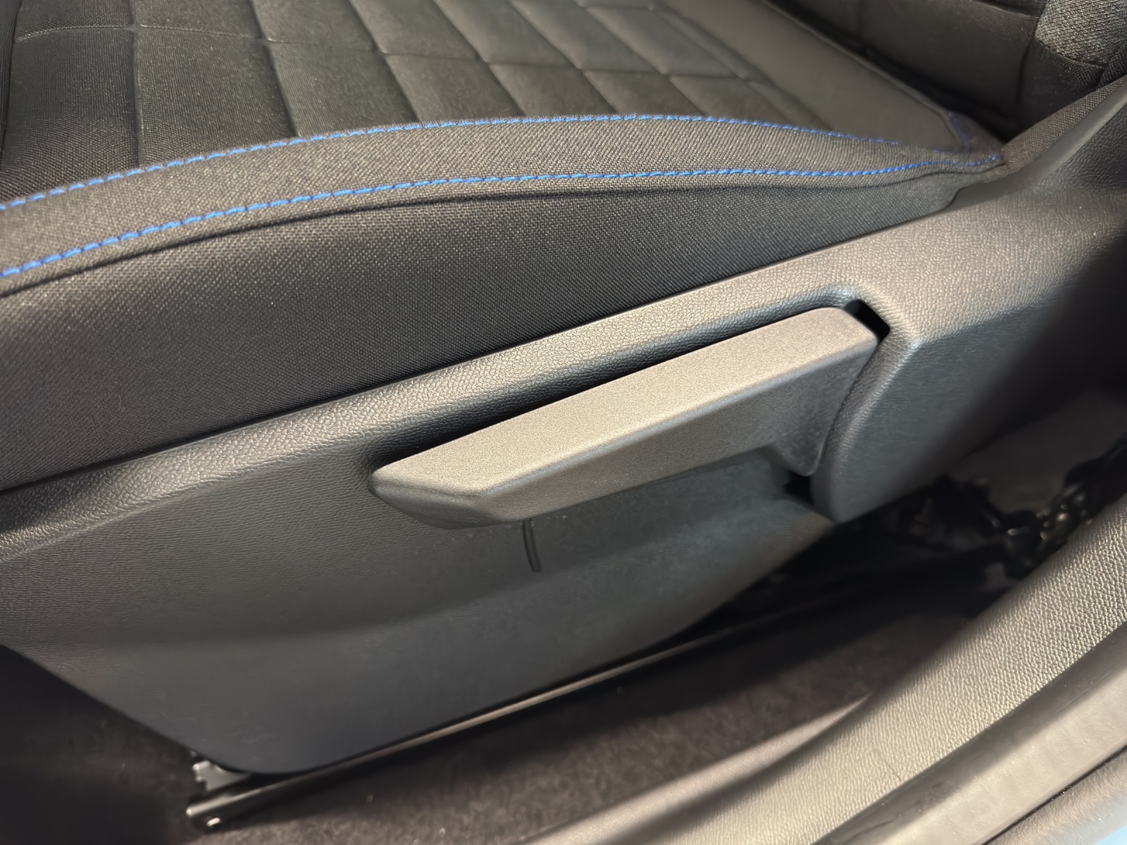 CITROEN C3 1.2 Hybrid Tonic Automat-image-19