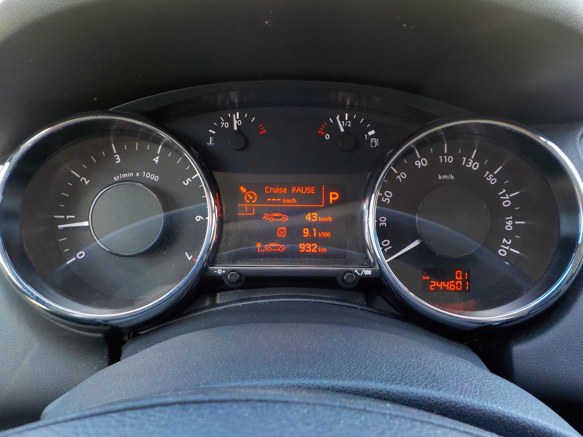 PEUGEOT 5008 1.6 16V T Allure Automatic-image-8