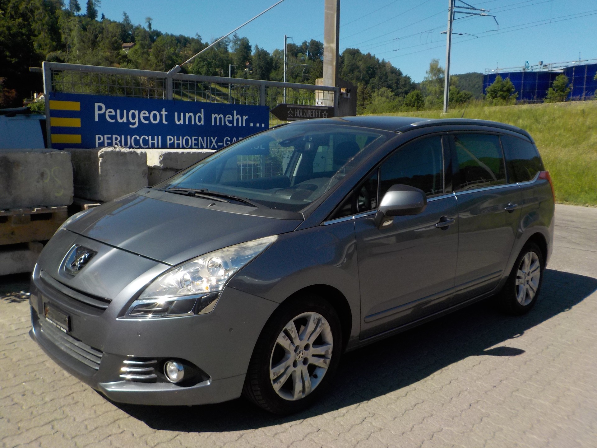 PEUGEOT 5008 1.6 16V T Allure Automatic-image-0