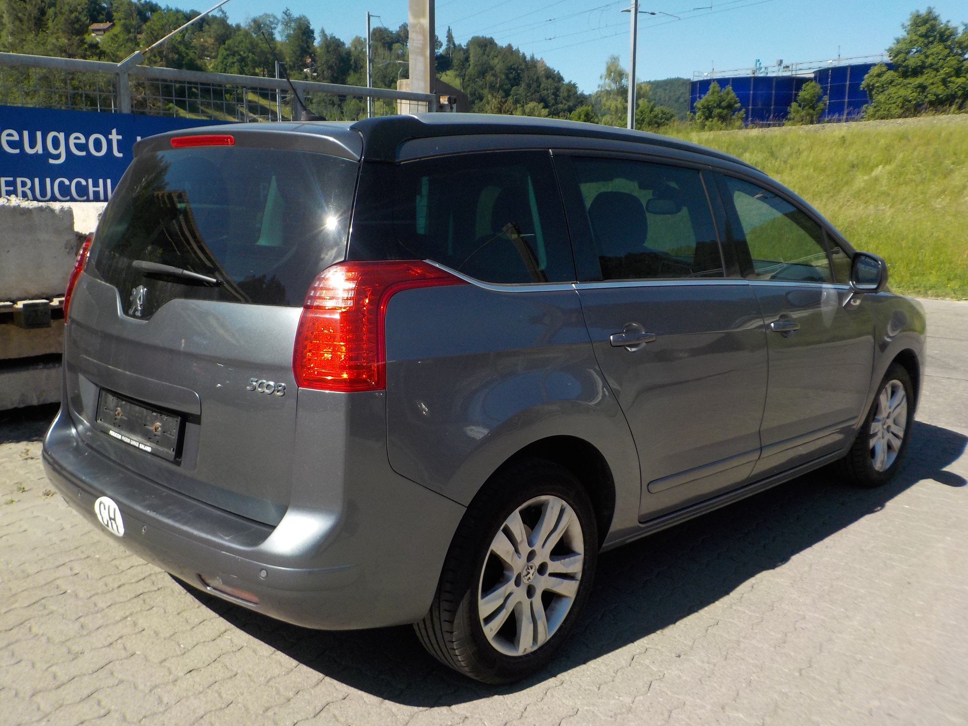 PEUGEOT 5008 1.6 16V T Allure Automatic-image-2