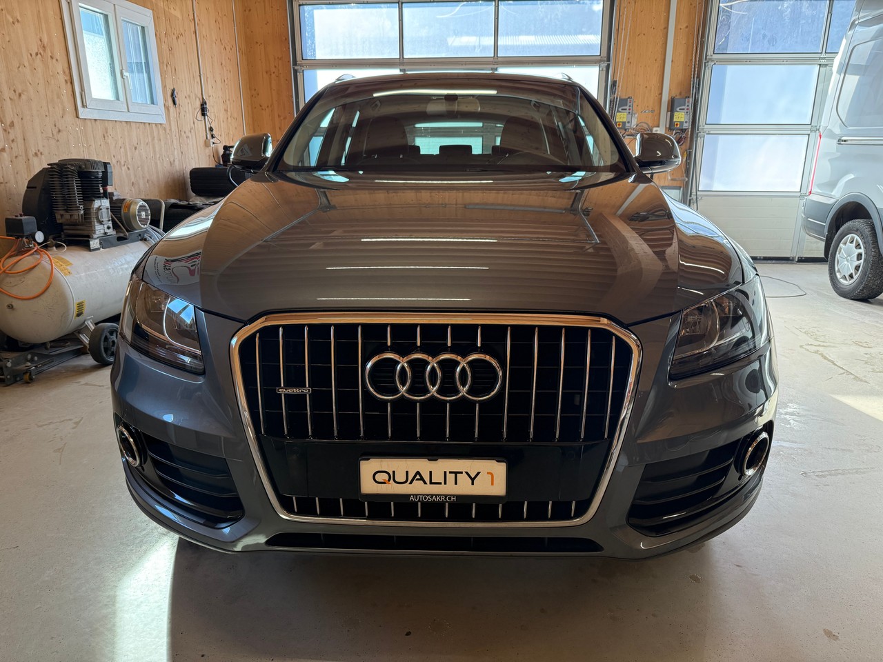 AUDI Q5 2.0 TDI quattro S-tronic-image-1