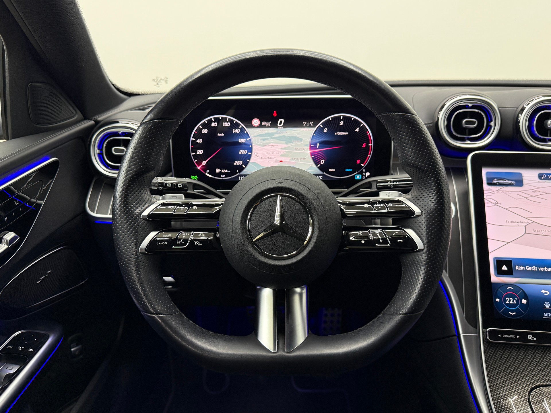MERCEDES-BENZ C 220 d T 4Matic AMG Line-image-25