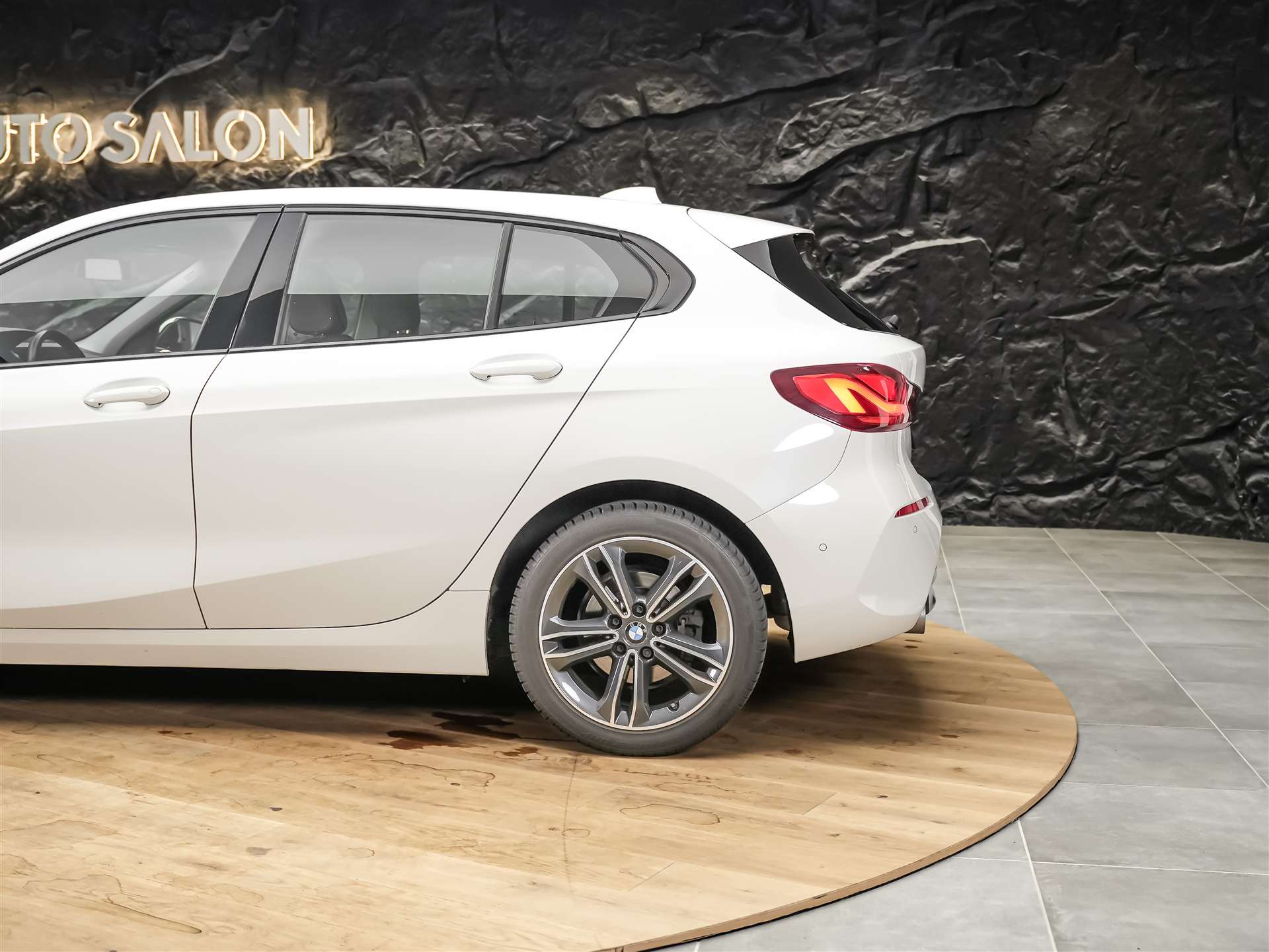 BMW 118i Sport Line Steptronic *Abstandsregler*Harman/Kardon*Sitzheizung*-image-15