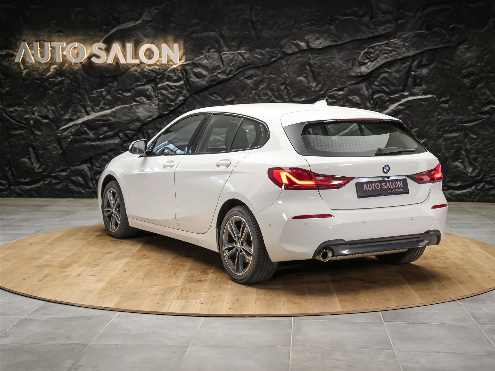 BMW 118i Sport Line Steptronic *Abstandsregler*Harman/Kardon*Sitzheizung*-image-2