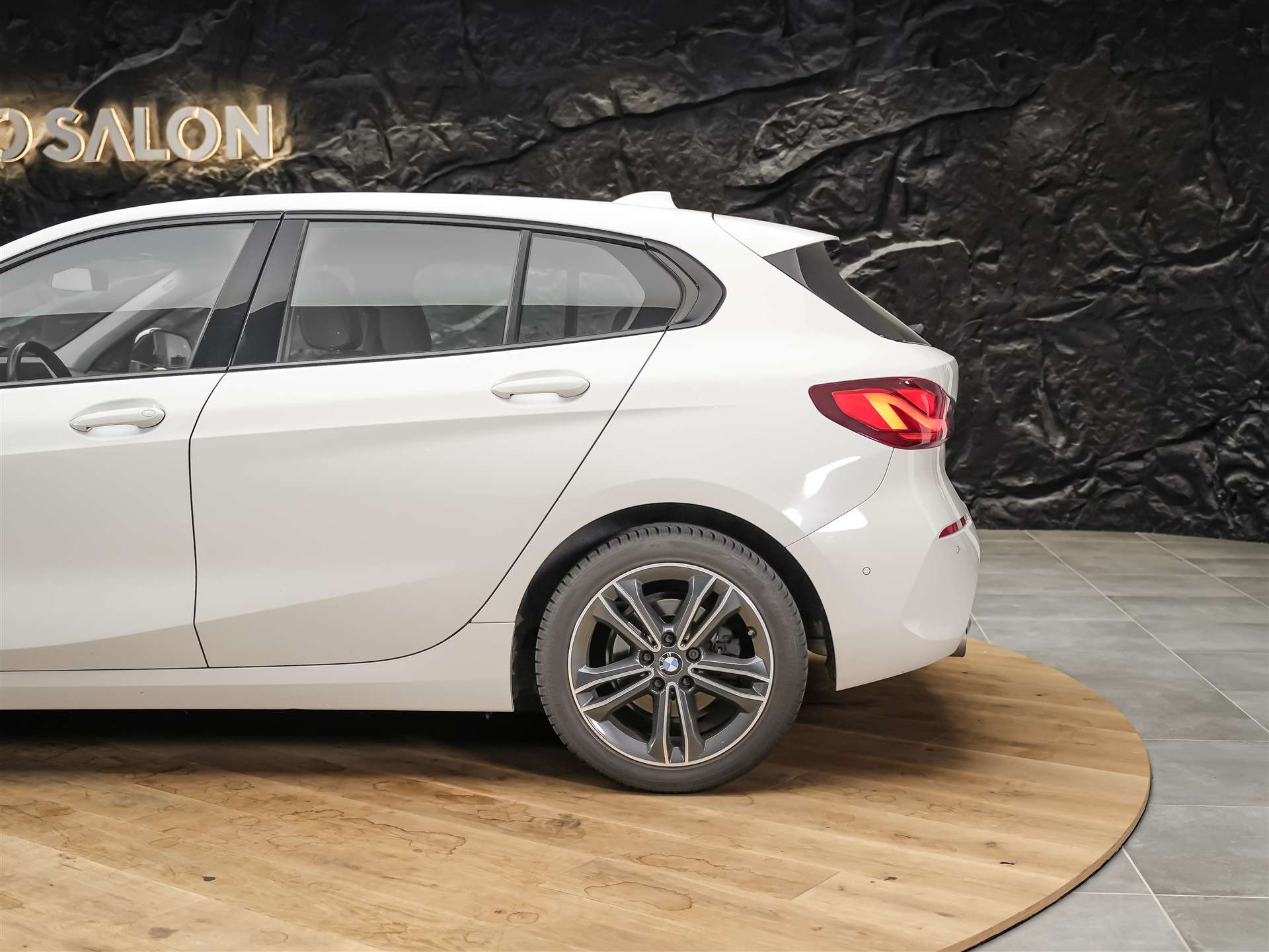 BMW 118i Sport Line Steptronic *Abstandsregler*Harman/Kardon*Sitzheizung*-image-14