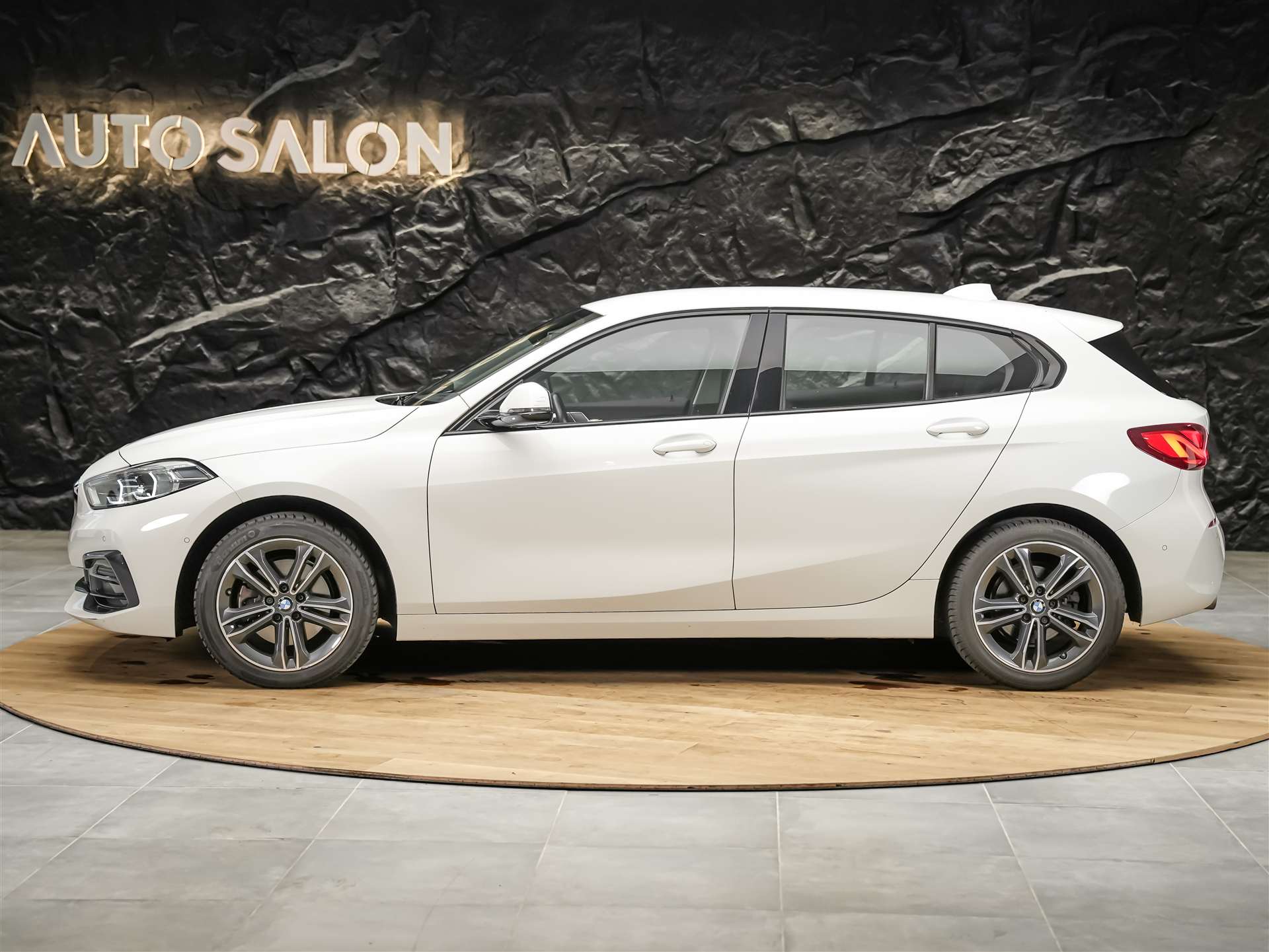 BMW 118i Sport Line Steptronic *Abstandsregler*Harman/Kardon*Sitzheizung*-image-2