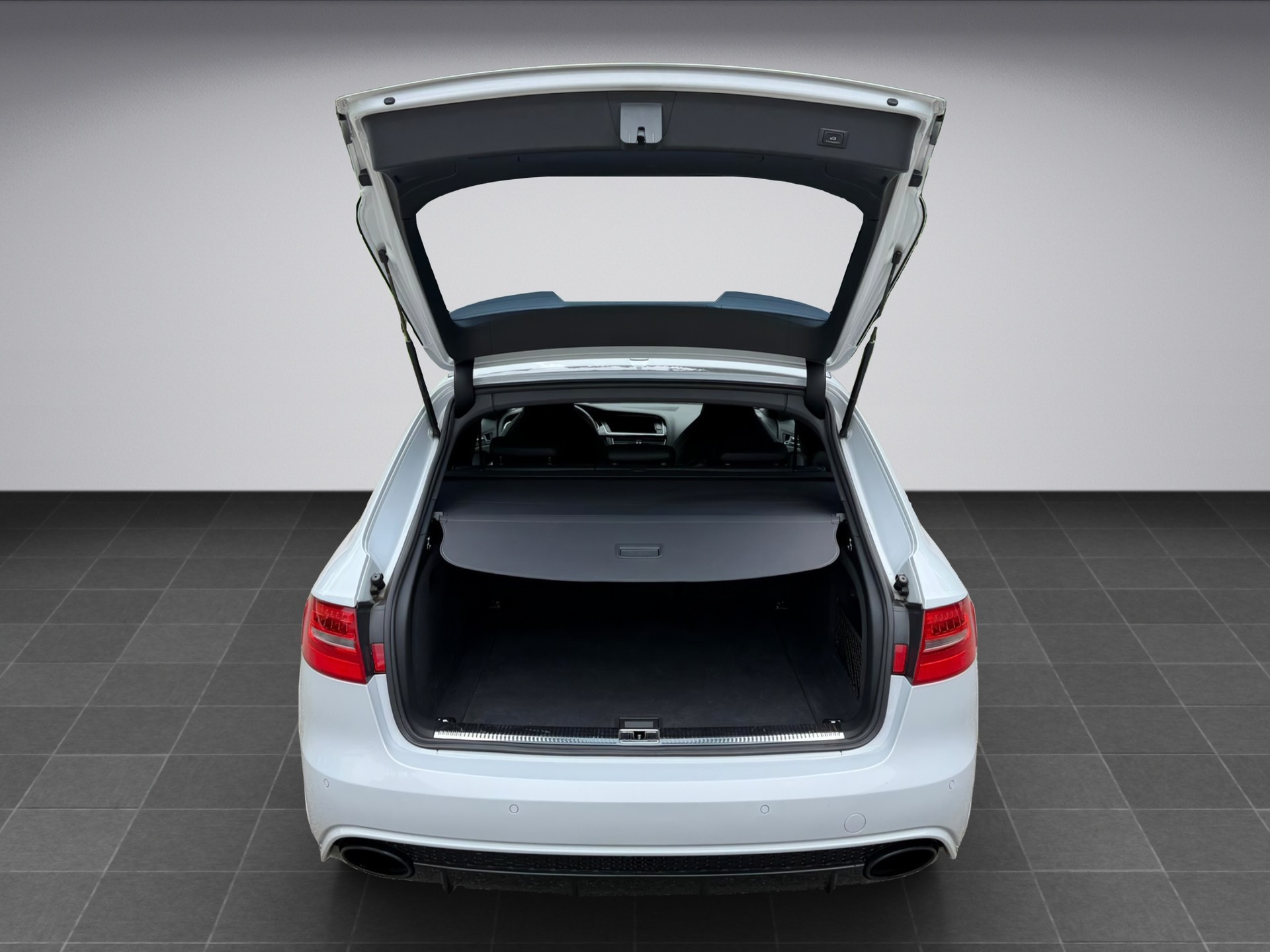 AUDI RS4 Avant 4.2 FSI V8 quattro S-tronic-image-17