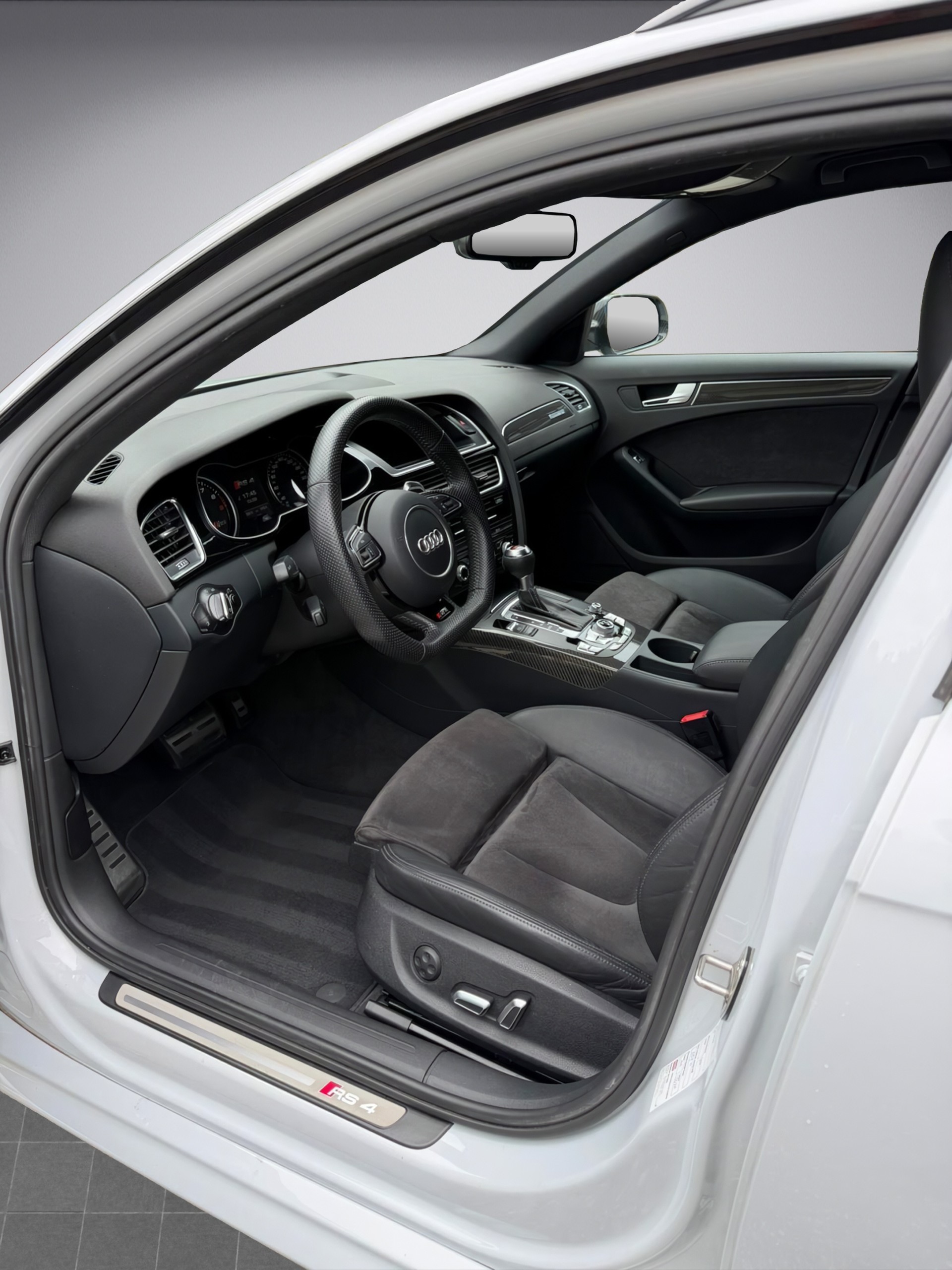 AUDI RS4 Avant 4.2 FSI V8 quattro S-tronic-image-9