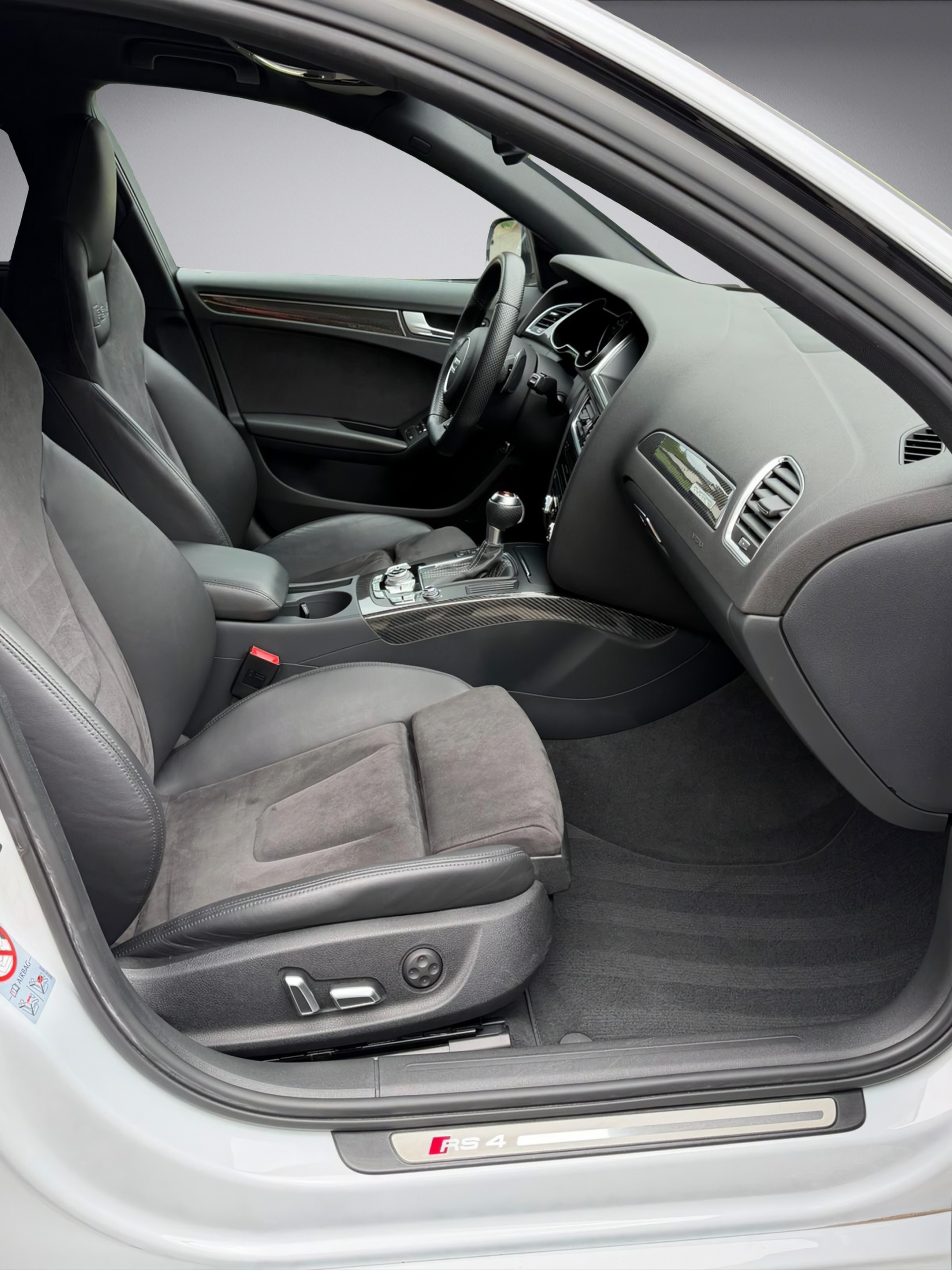 AUDI RS4 Avant 4.2 FSI V8 quattro S-tronic-image-12