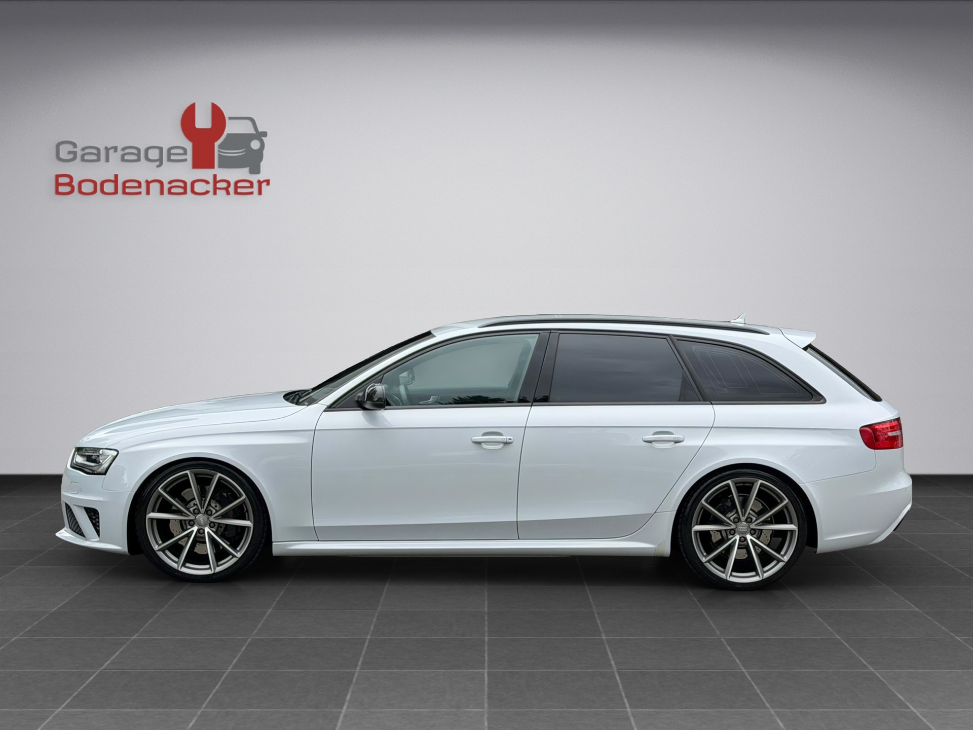 AUDI RS4 Avant 4.2 FSI V8 quattro S-tronic-showroom-element-2