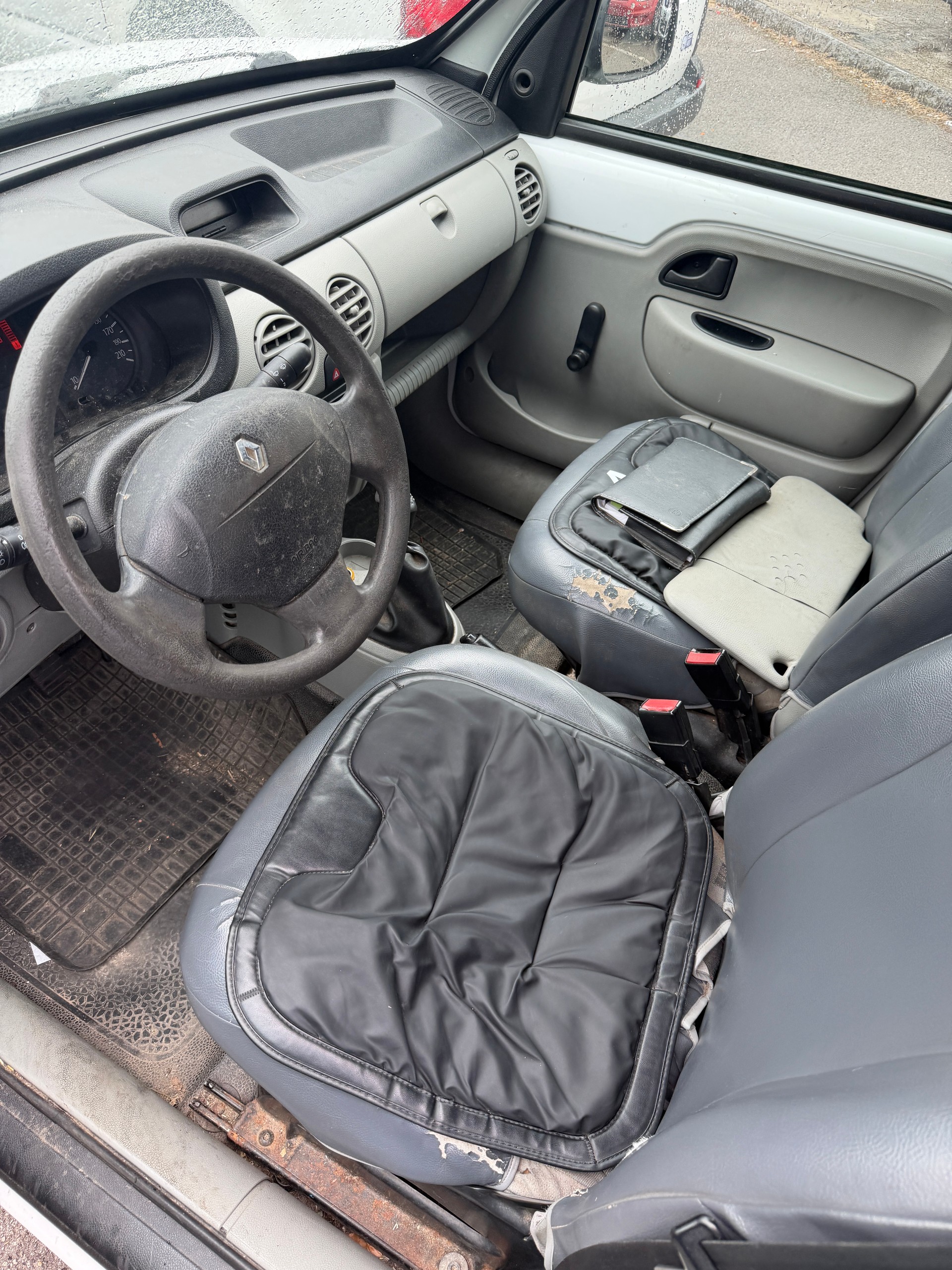 RENAULT Kangoo 1.5 dCi Grand Volume-image-8