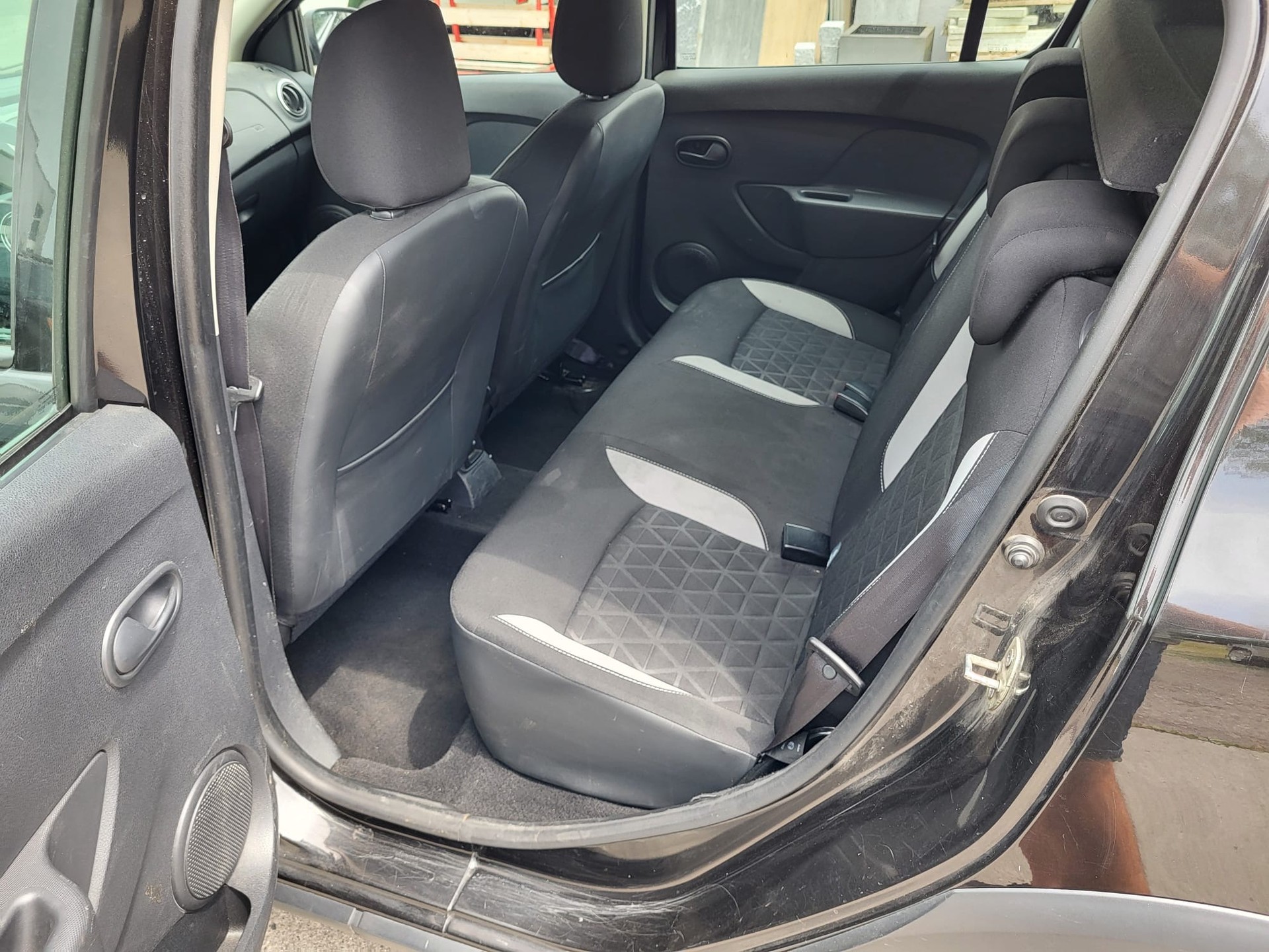 DACIA Sandero 1.5 dCi Stepway Lauréate-image-9